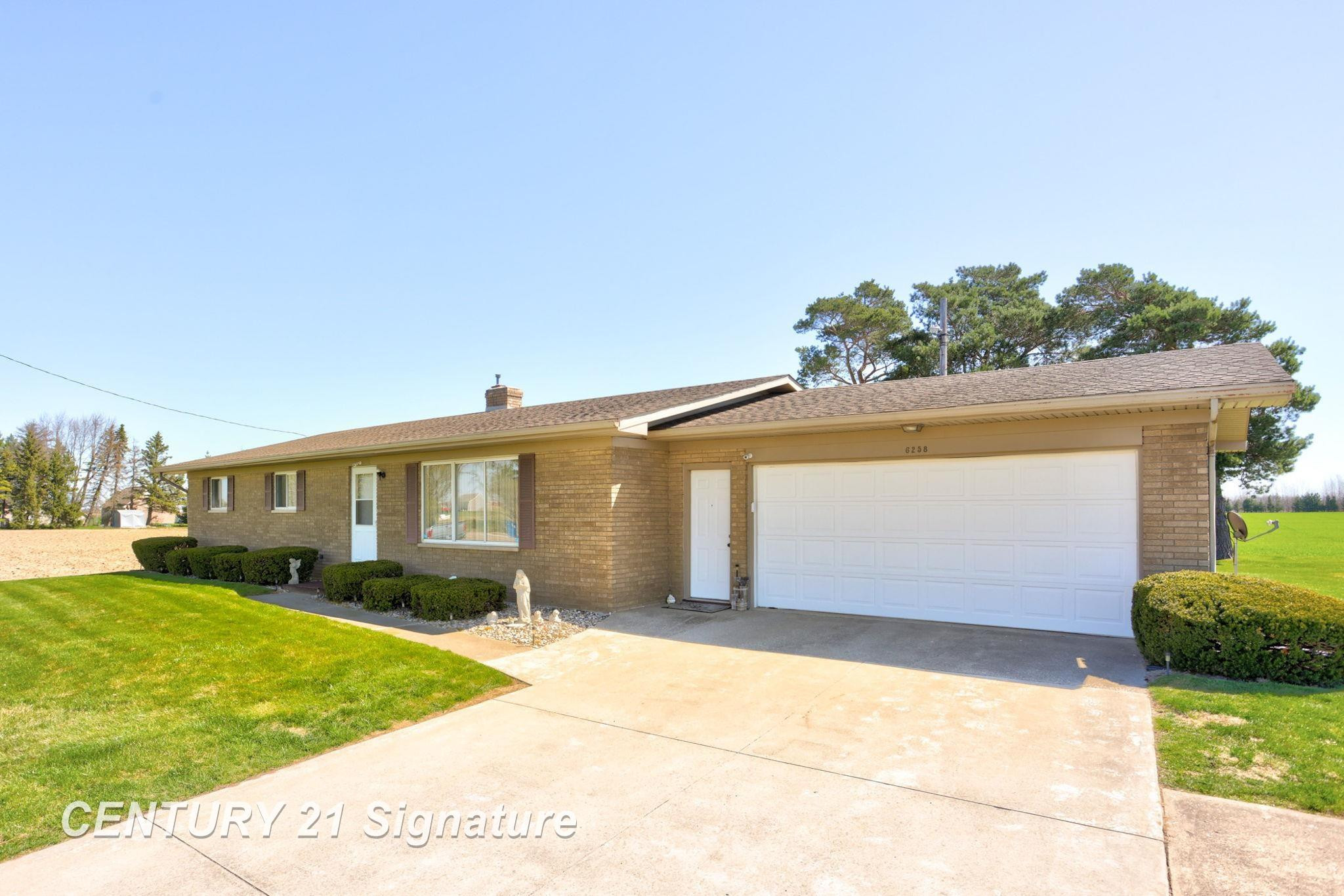 6258 N Center Road, Saginaw, MI 48604 — Photo 3