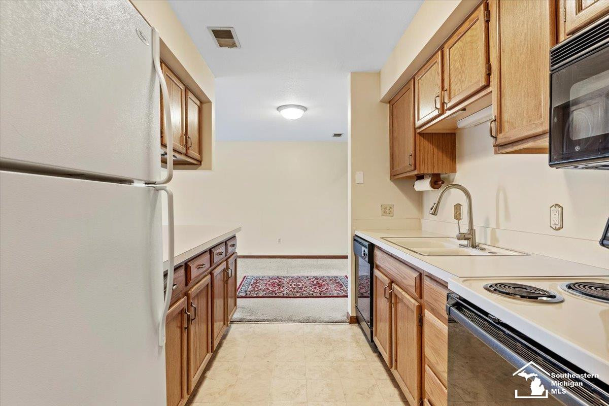 1575 Harbour Boulevard, 170, Trenton, MI 48183 — Photo 9