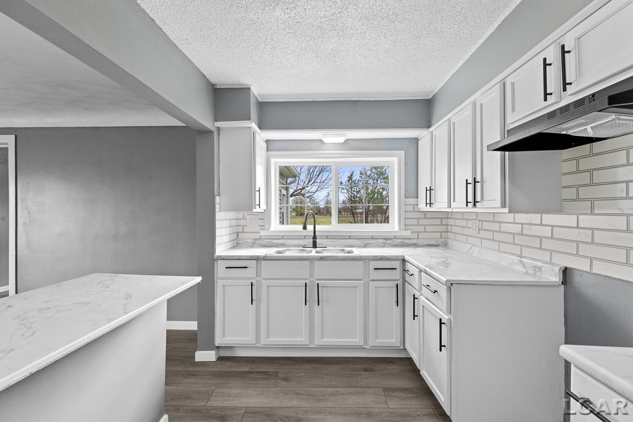 7905 Burton, Adrian, MI 49221 — Photo 17