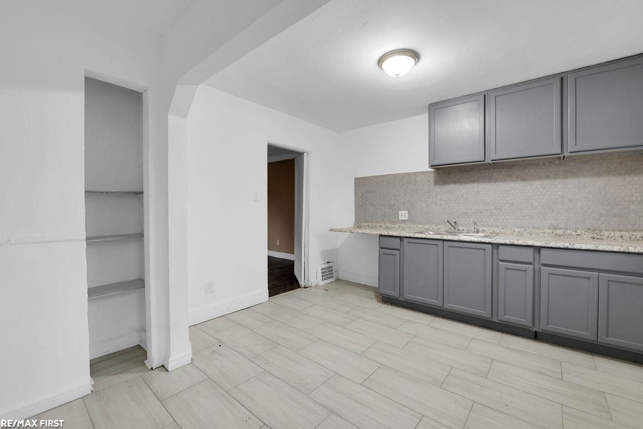 17417 STOEPEL, Detroit, MI 48221 — Photo 10