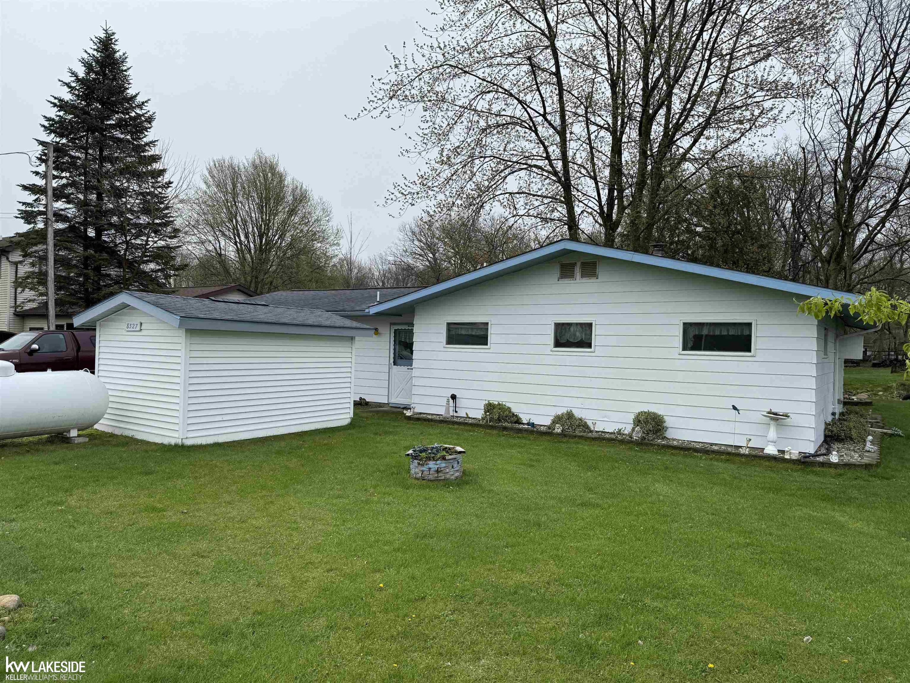8327 Rowe Drive, MI — Photo 2