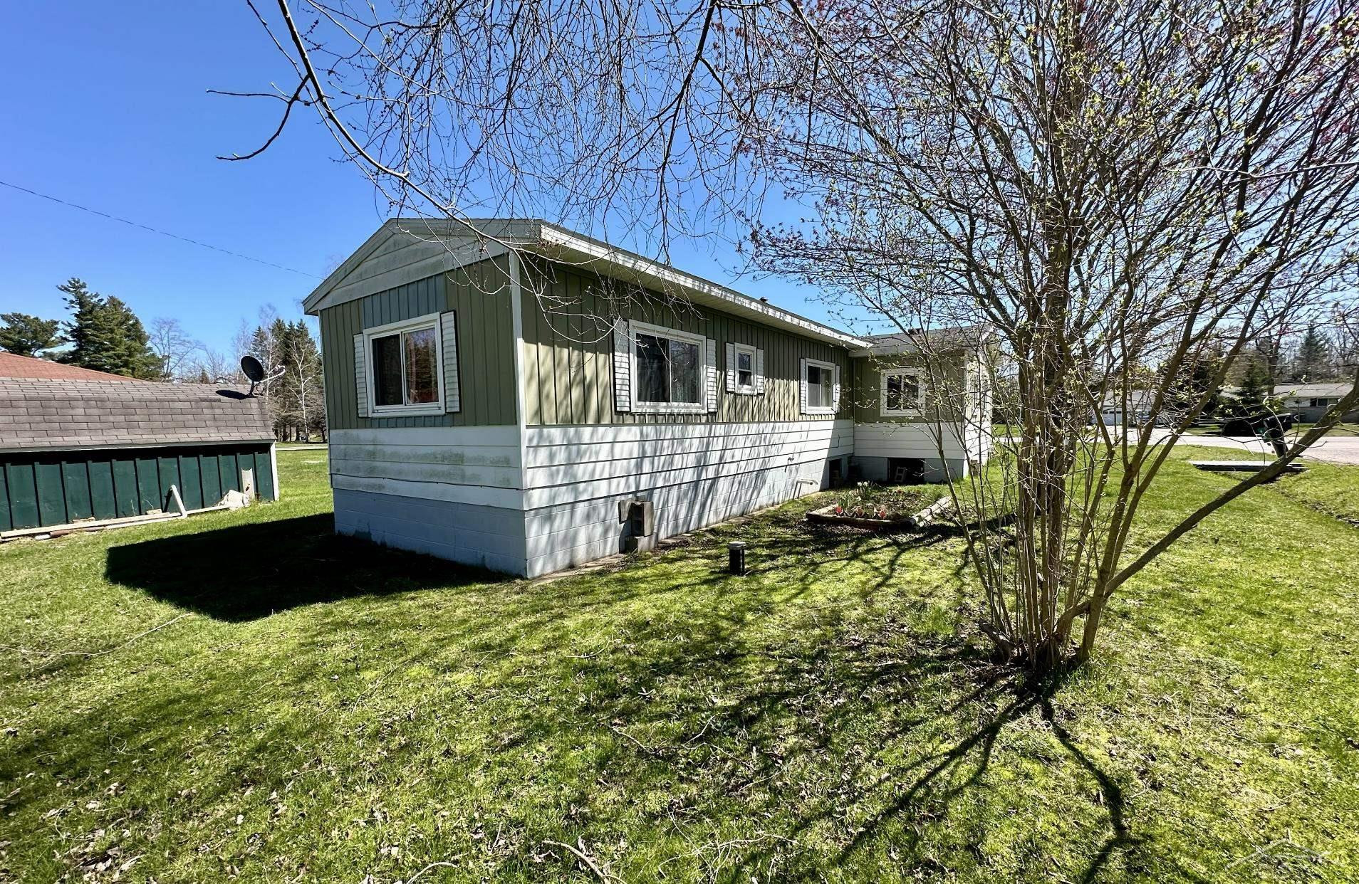 989 E Parkway Drive, Tawas City, MI 48763 — Photo 5