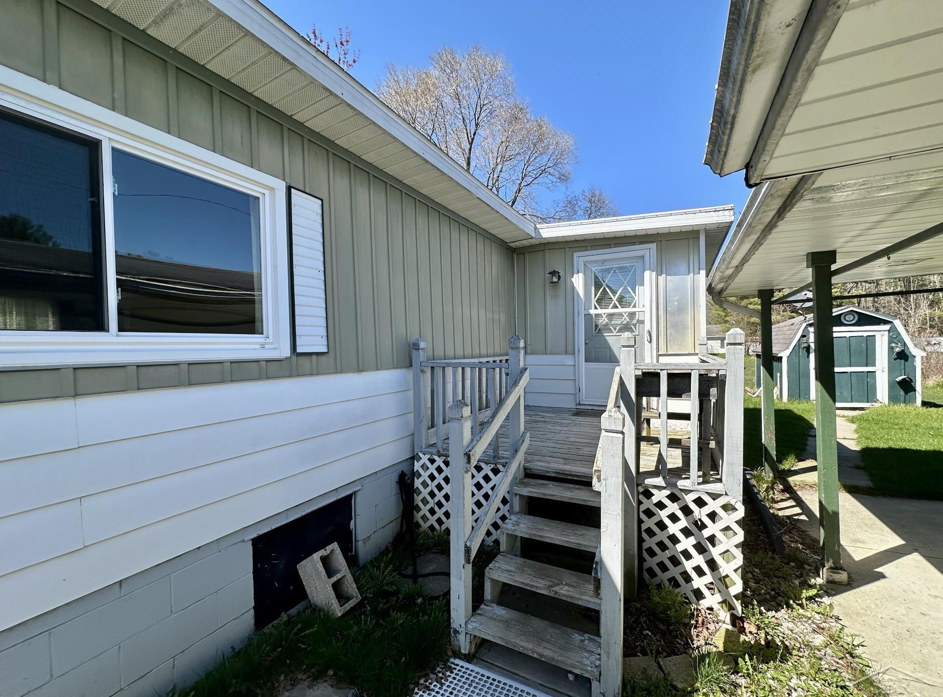 989 E Parkway Drive, Tawas City, MI 48763 — Photo 6