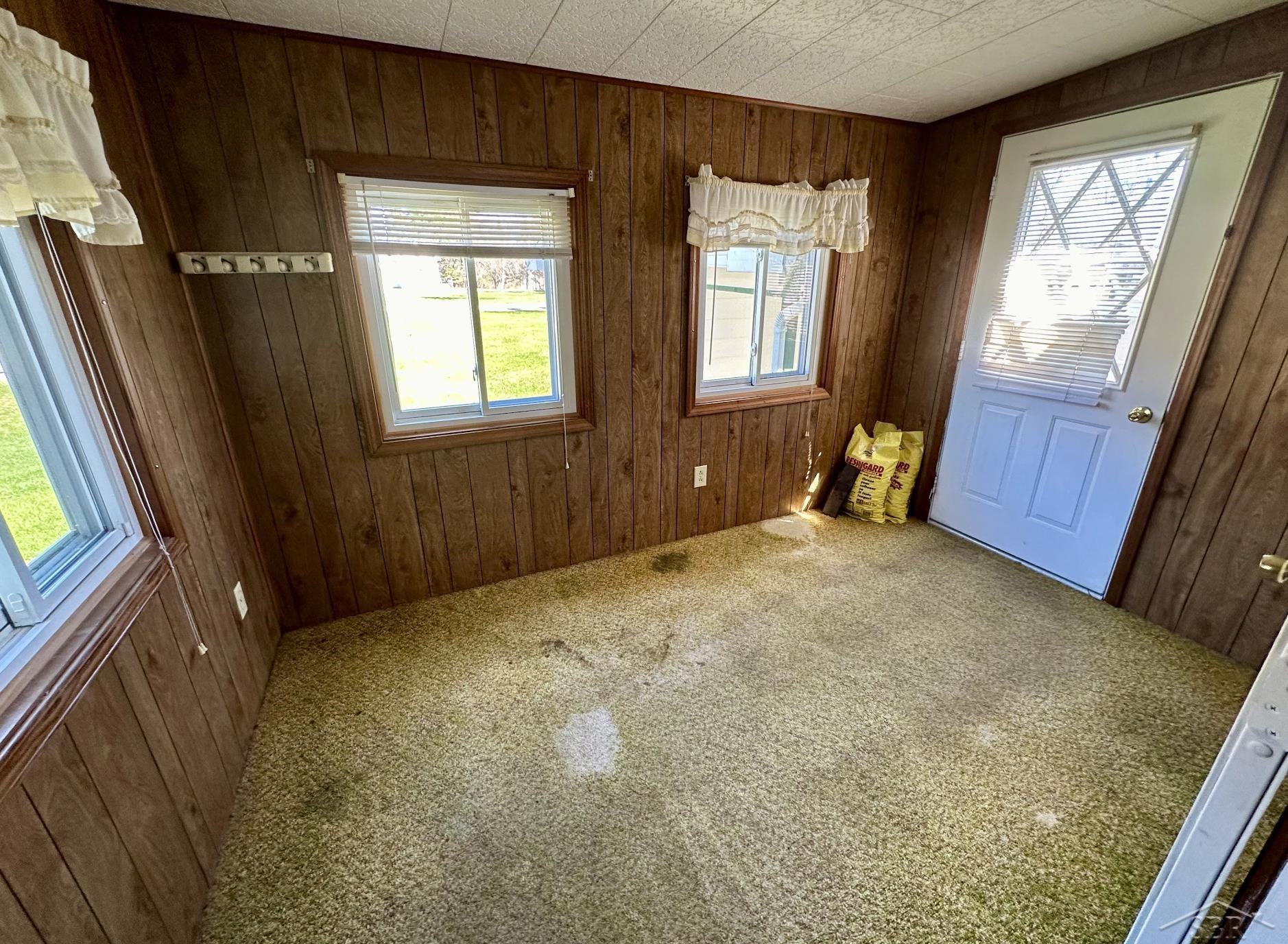 989 E Parkway Drive, Tawas City, MI 48763 — Photo 37
