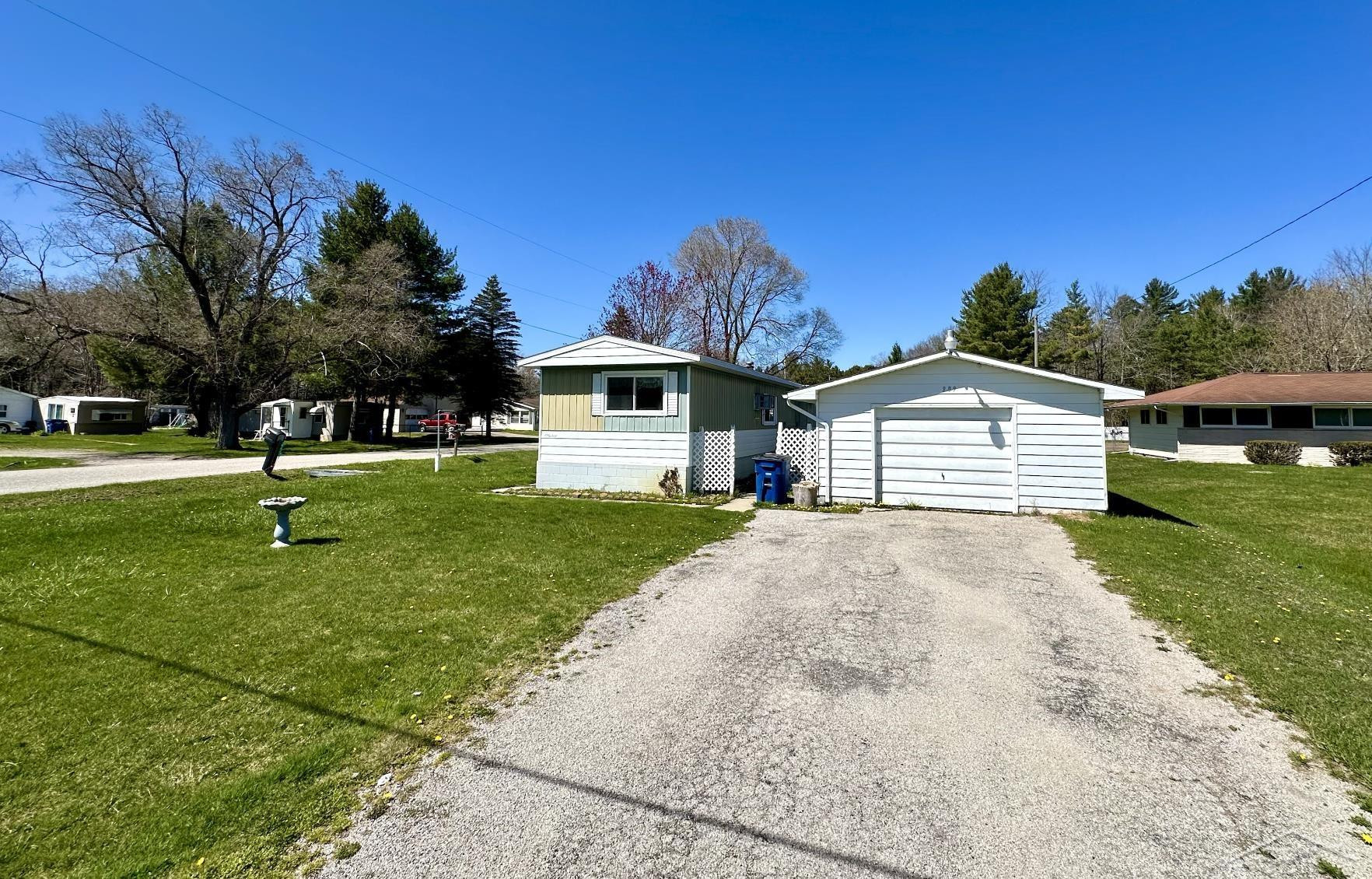 989 E Parkway Drive, Tawas City, MI 48763 — Photo 45