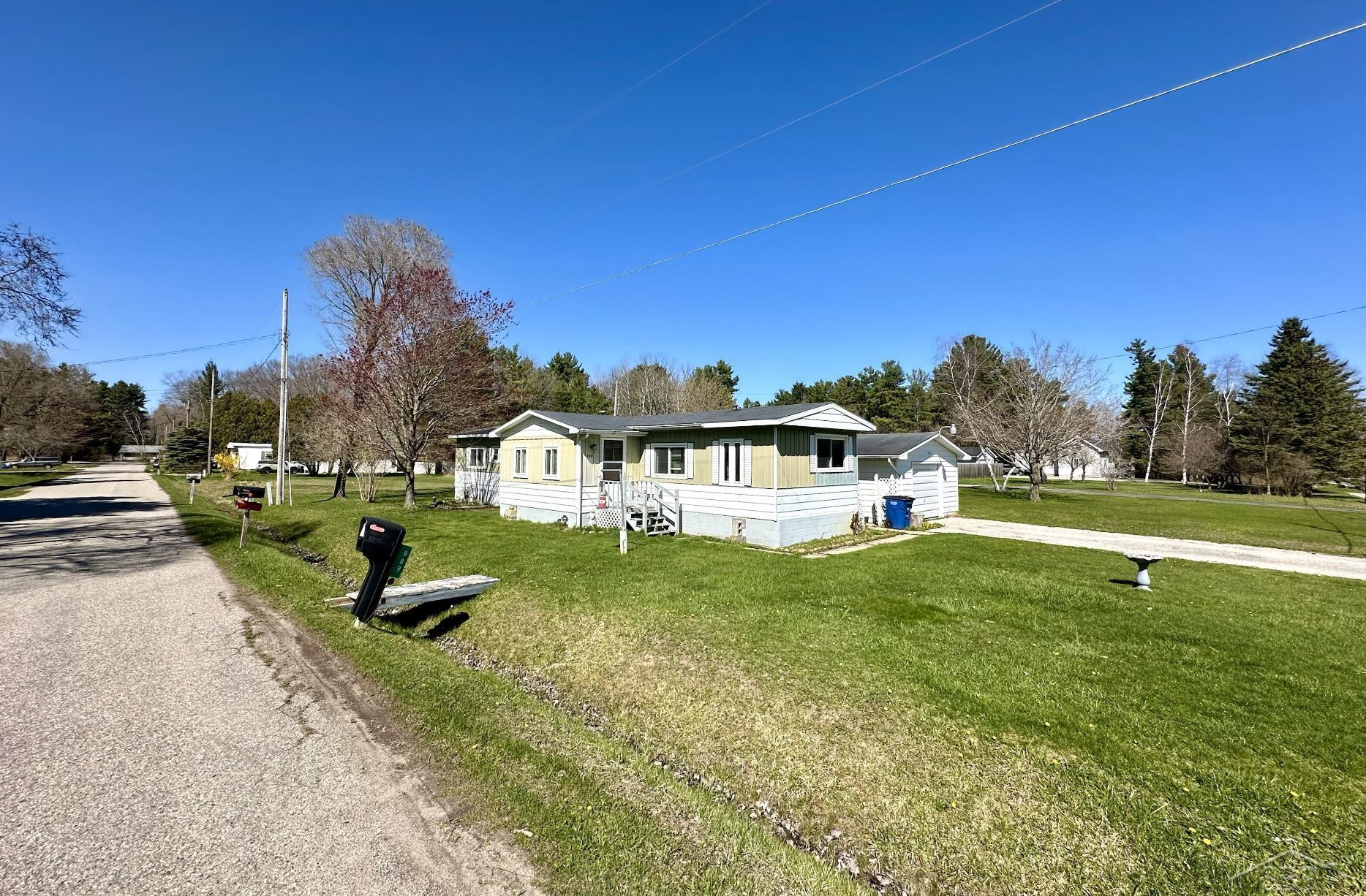 989 E Parkway Drive, Tawas City, MI 48763 — Photo 46
