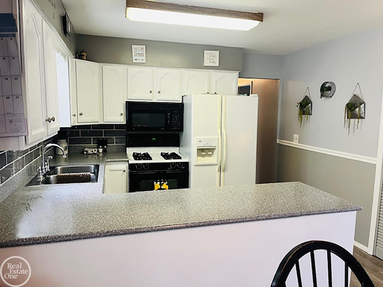 4614 Kingsbury Drive, Port Huron, MI 48060 — Photo 4