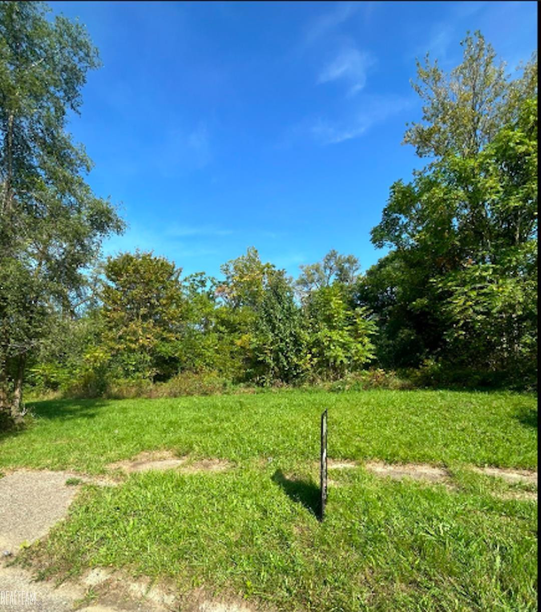 425 E Lorado Avenue, Flint, MI 48505 — Photo 2