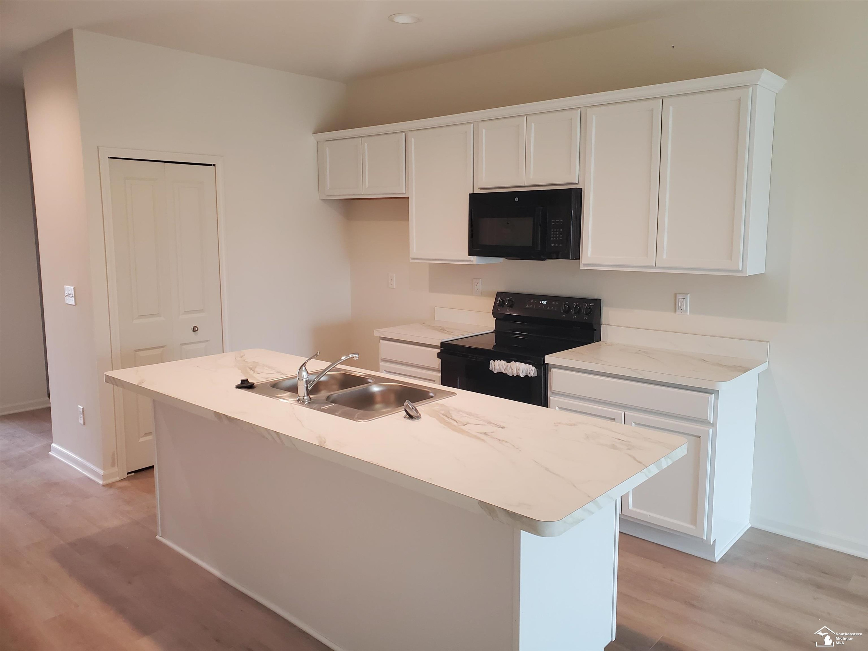 833 Plum Village, Unit 44, Monroe, MI 48161 — Photo 3