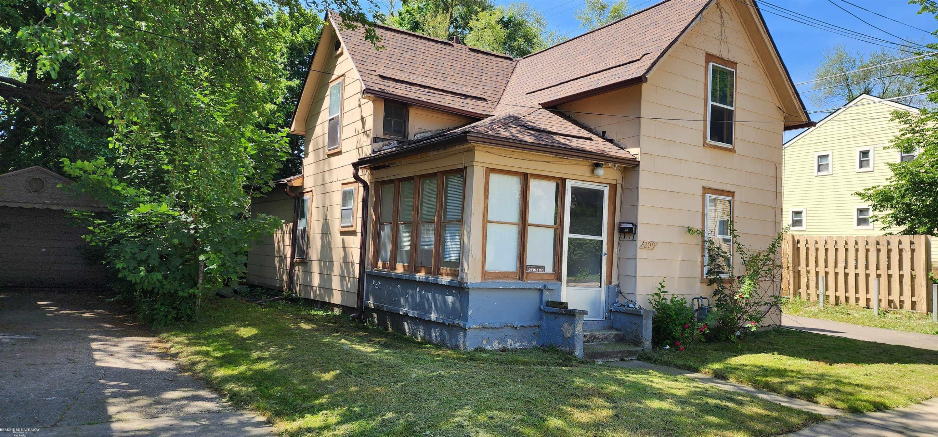 209 Arcade, Ypsilanti, MI 48197 — front exterior
