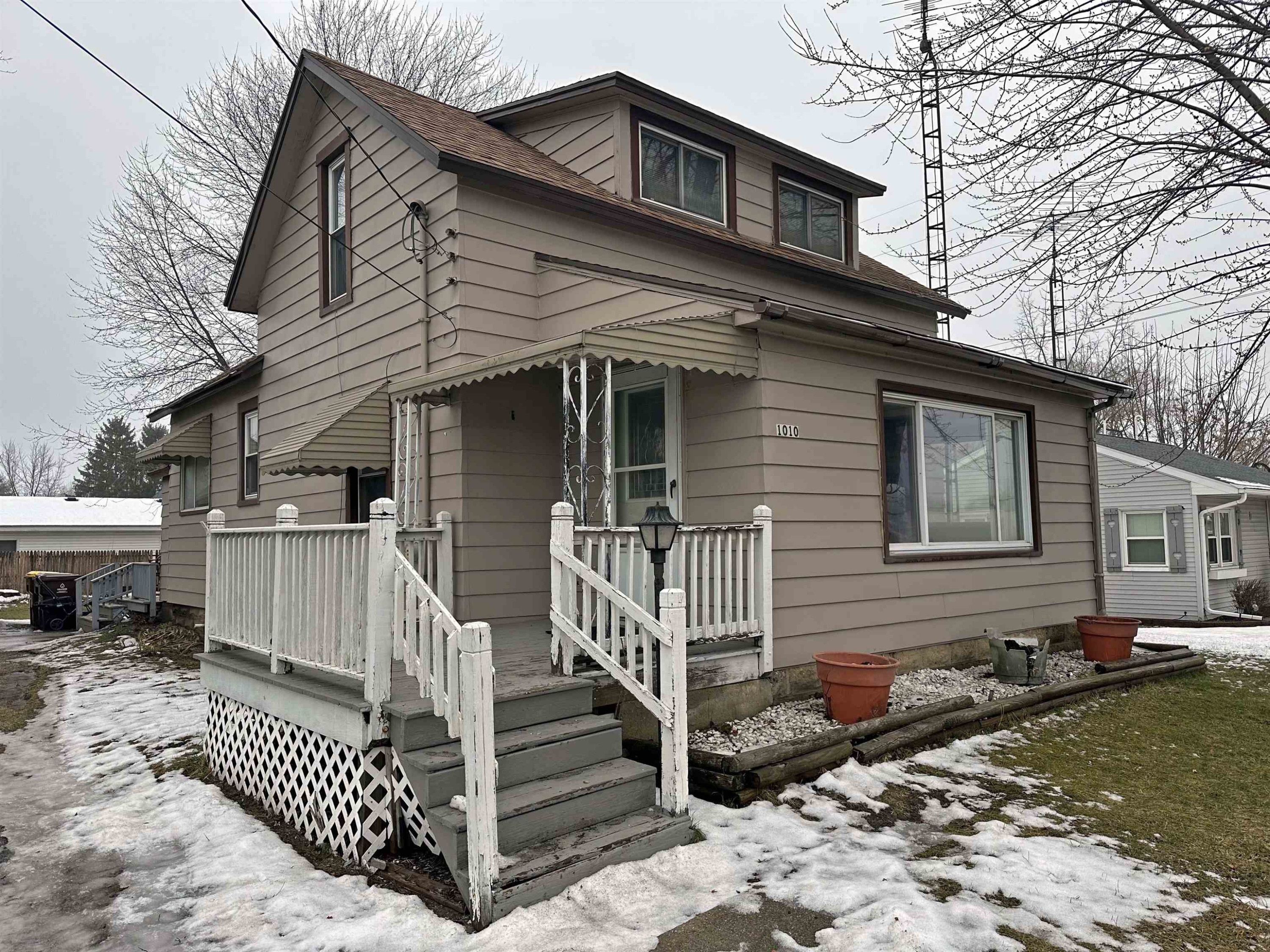 1010 W Broad, Chesaning, MI 48616 — Photo 2