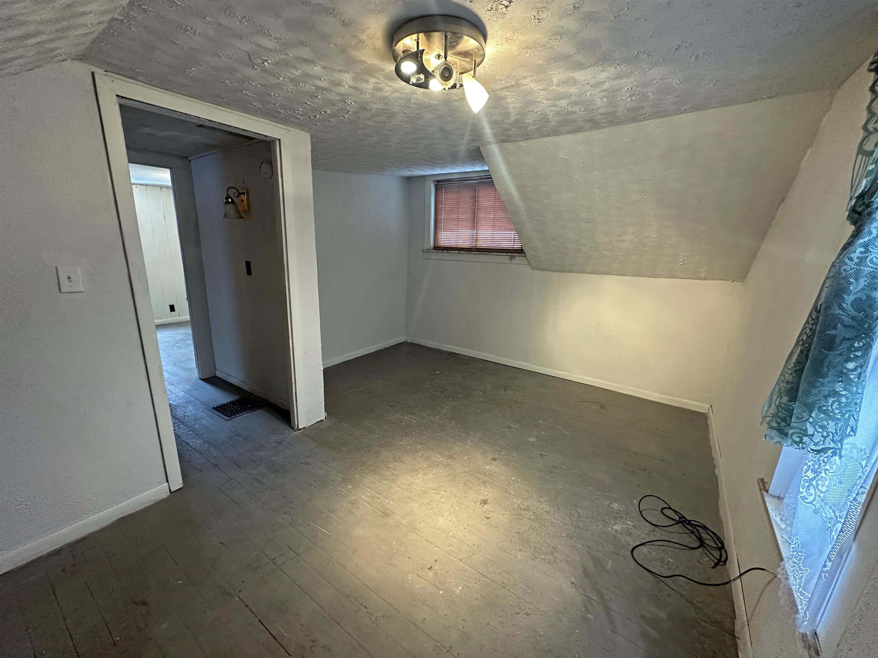1010 W Broad, Chesaning, MI 48616 — Photo 13