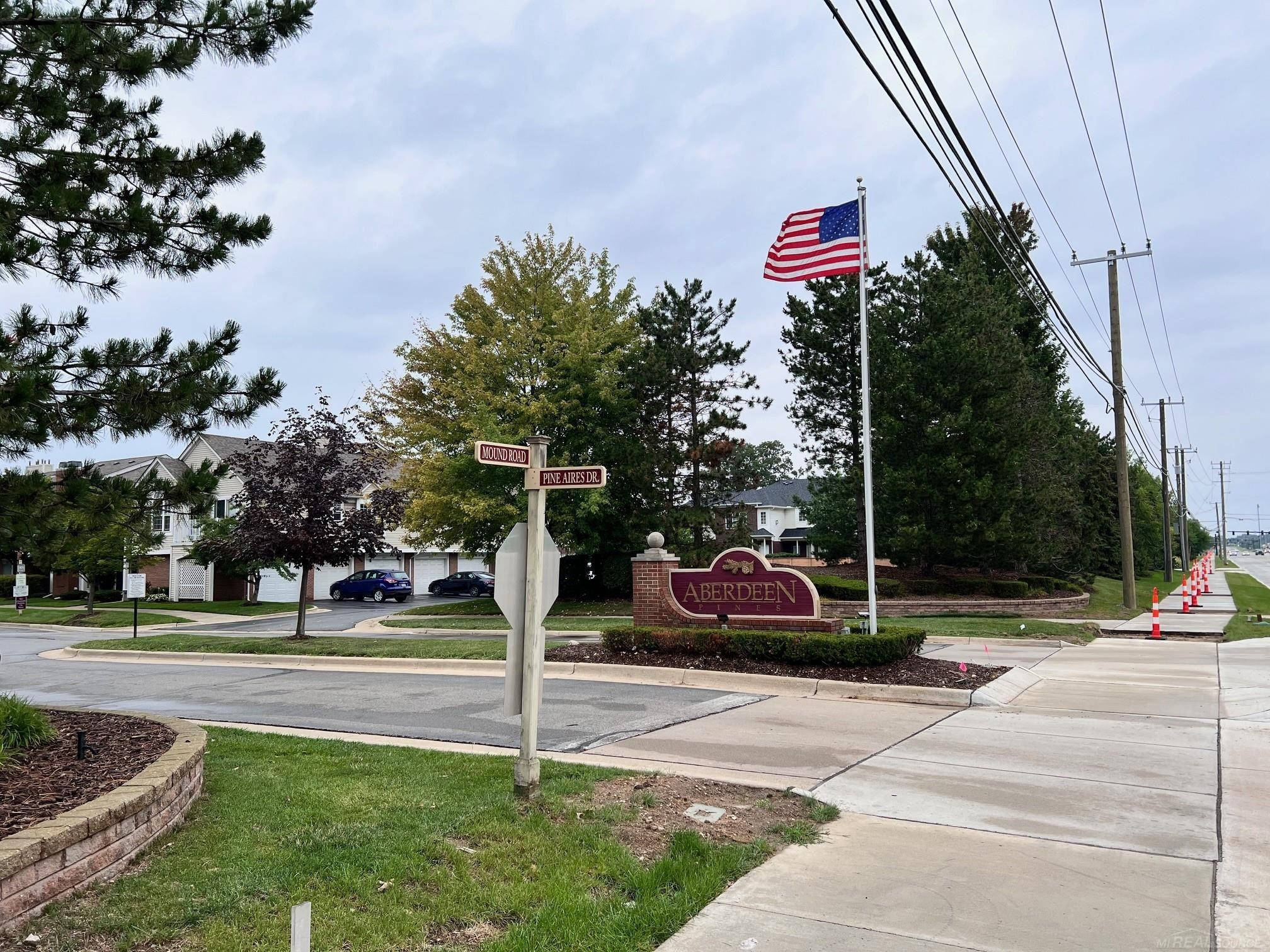5852 Pine Aires Drive, Sterling Heights, MI 48314 — Photo 2