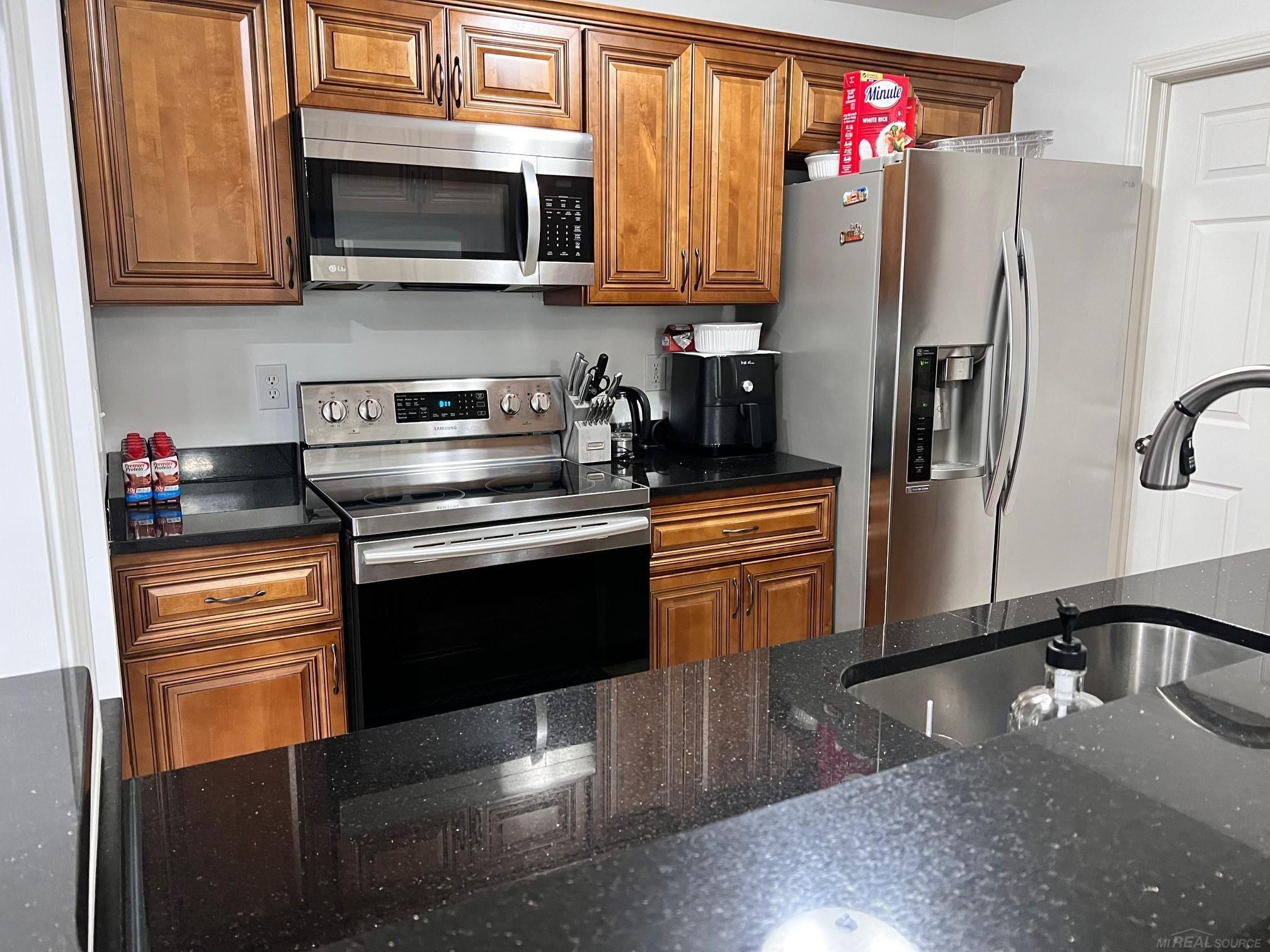 5852 Pine Aires Drive, Sterling Heights, MI 48314 — Photo 7
