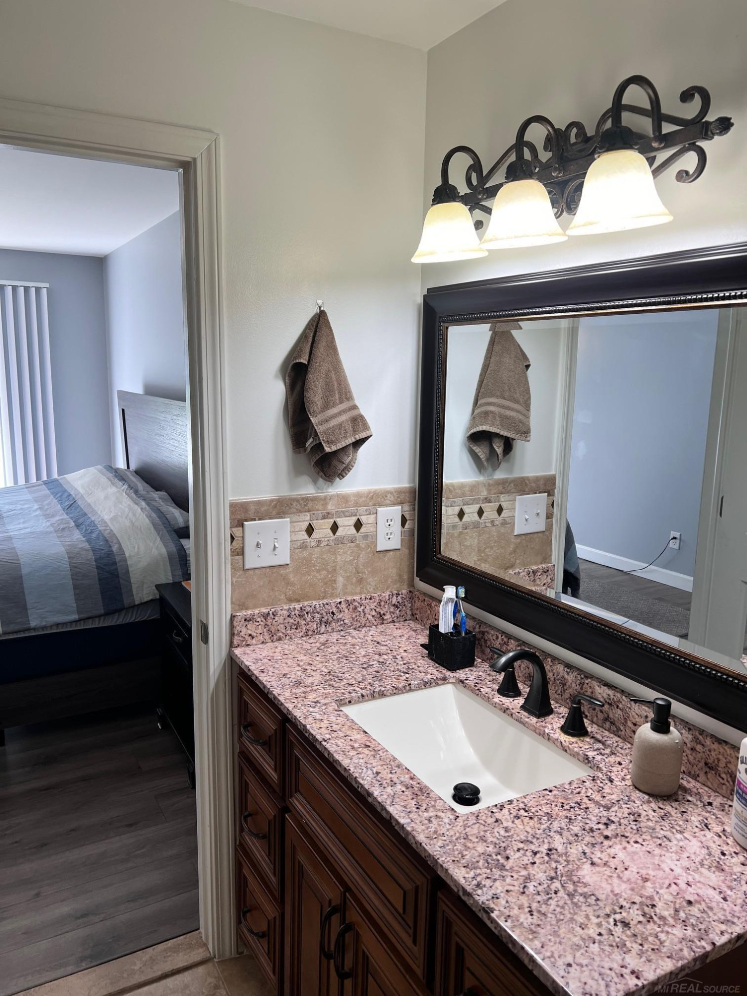 5852 Pine Aires Drive, Sterling Heights, MI 48314 — Photo 9