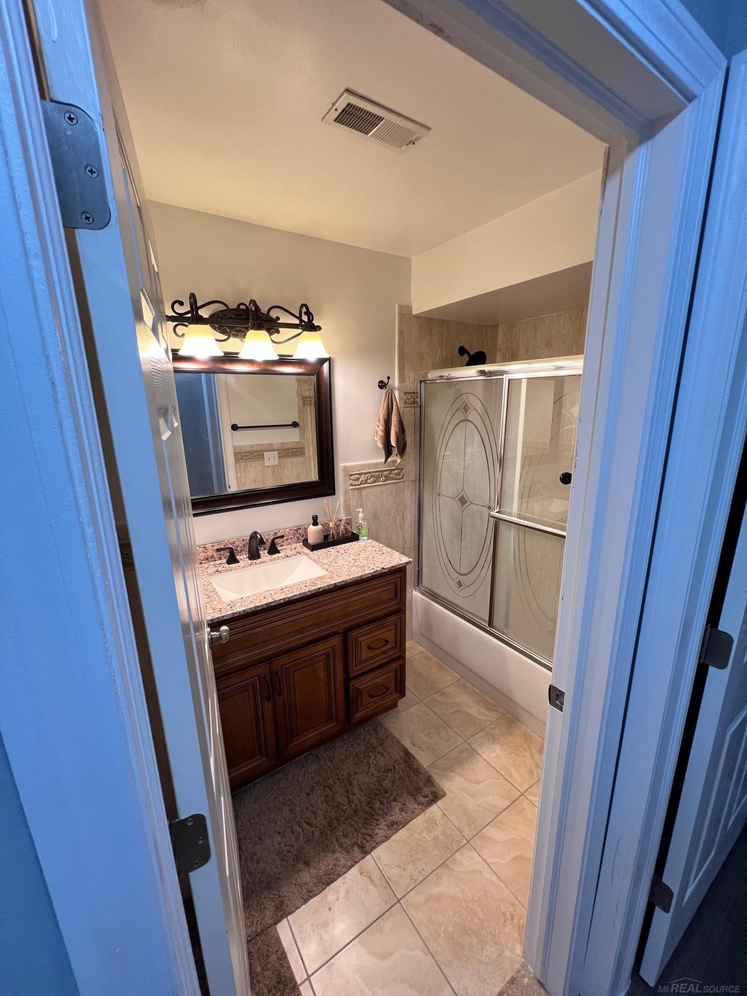 5852 Pine Aires Drive, Sterling Heights, MI 48314 — Photo 12