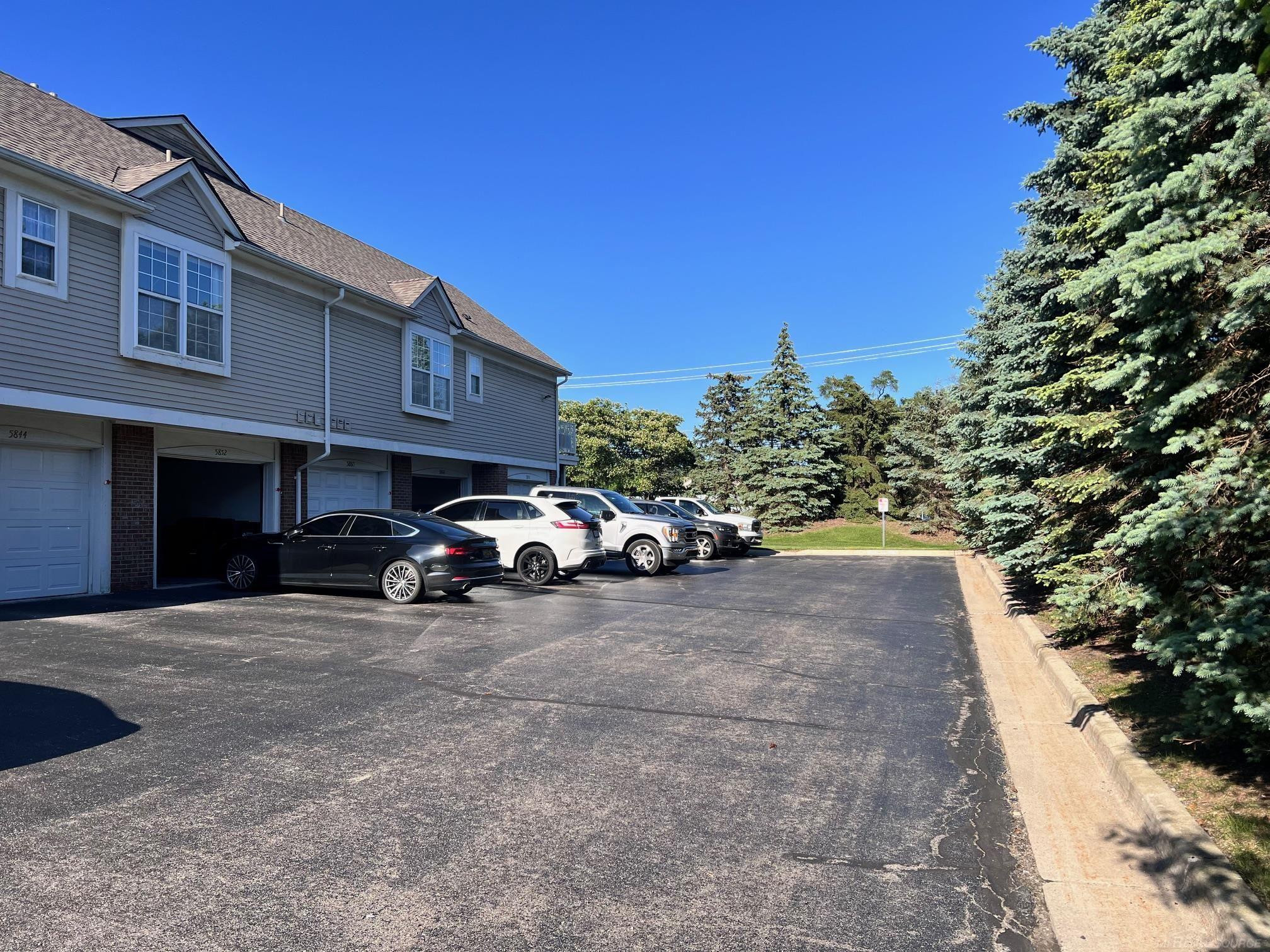5852 Pine Aires Drive, Sterling Heights, MI 48314 — Photo 17