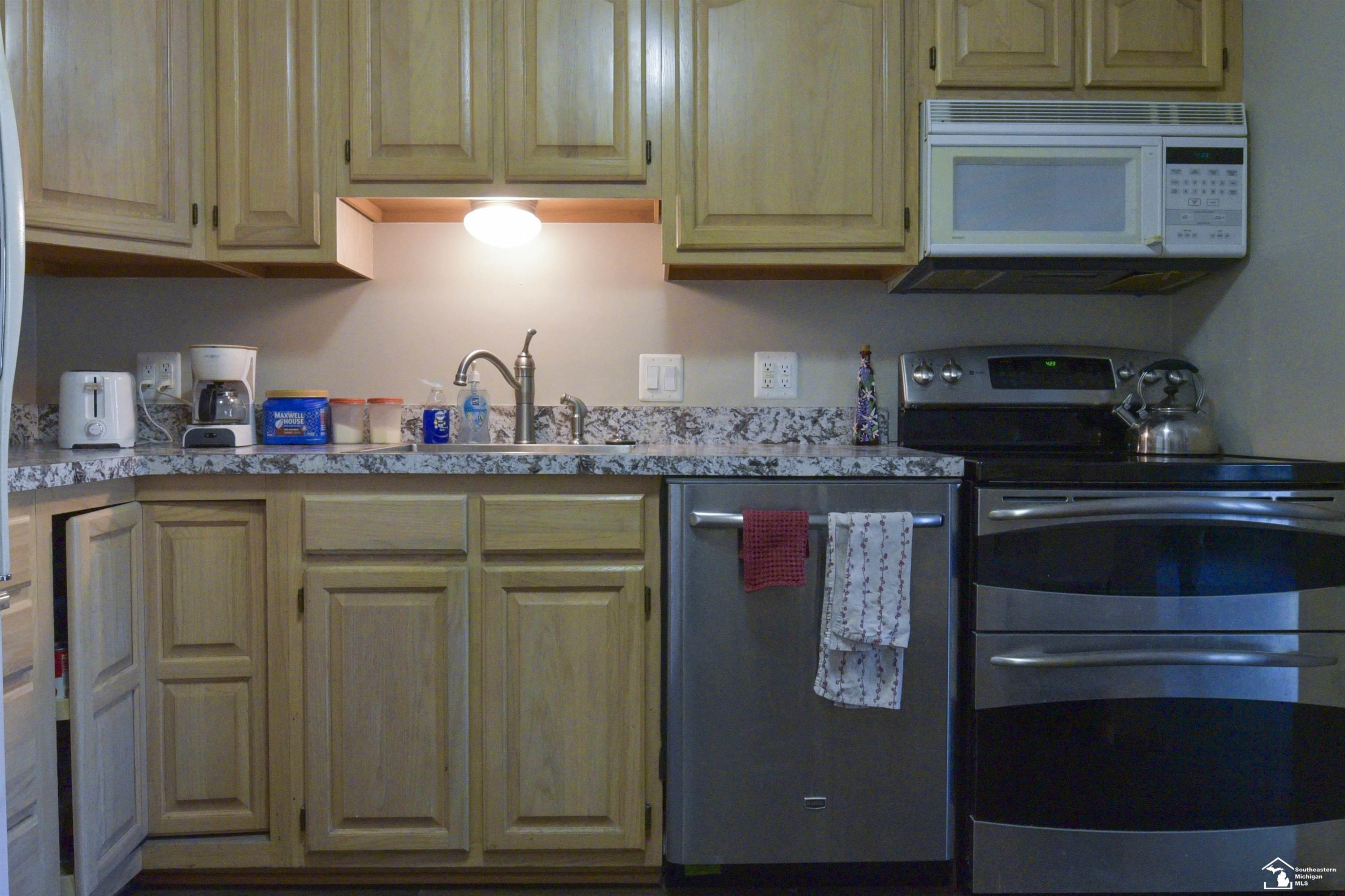 27635 W Echo, 114, Farmington Hills, MI 48334 — Photo 16
