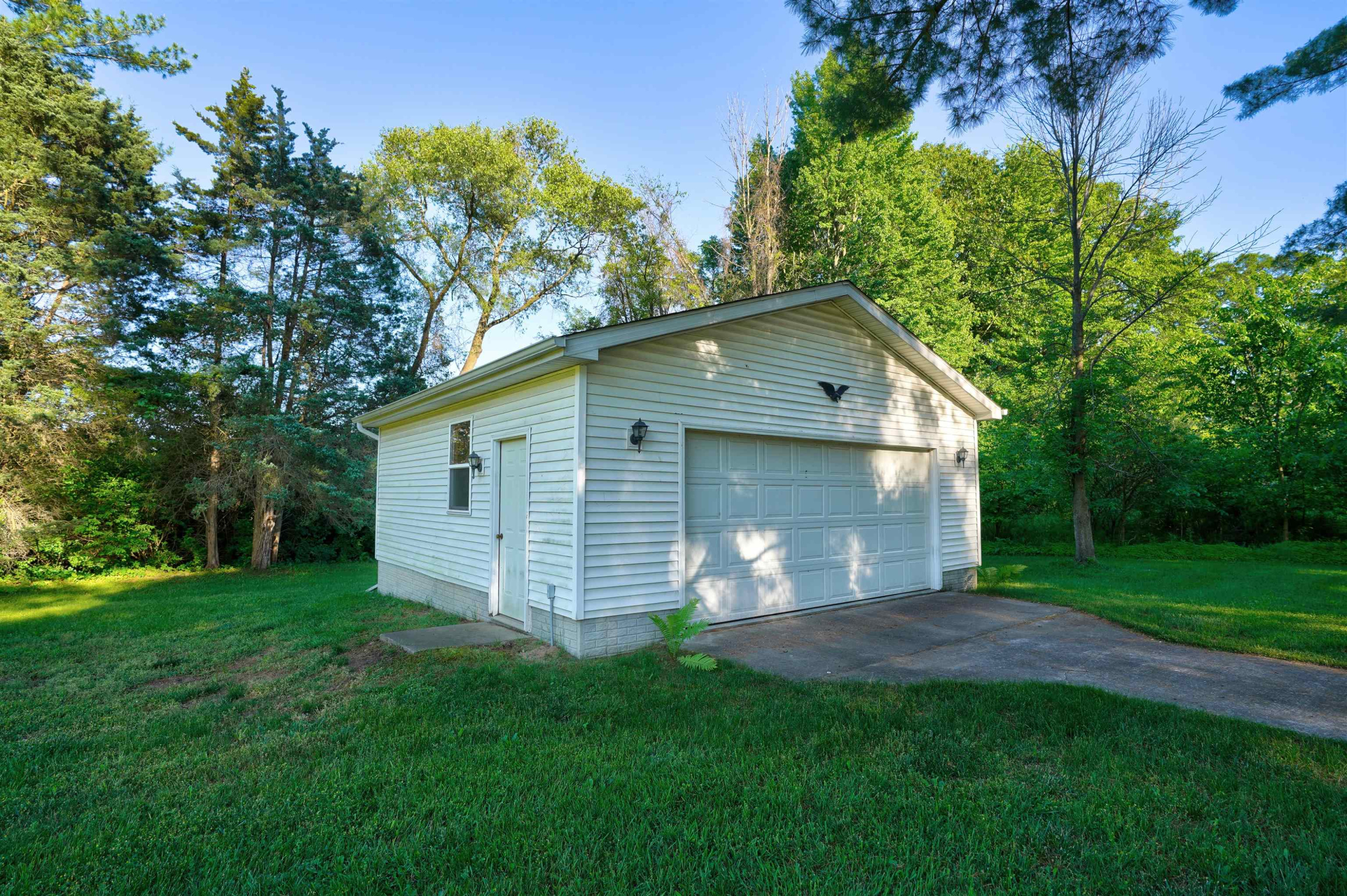 12873 Seymour, Burt, MI 48417 — Photo 14