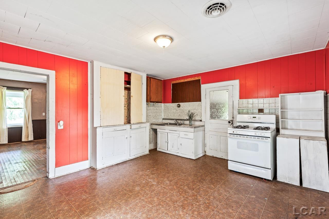 10407 Deerfield, Blissfield, MI 49228 — Photo 8