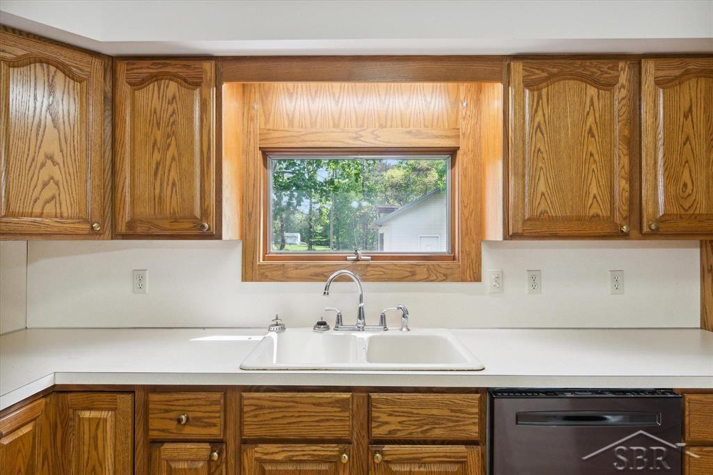 585 W Chippewa River, Midland, MI 48640 — Photo 6