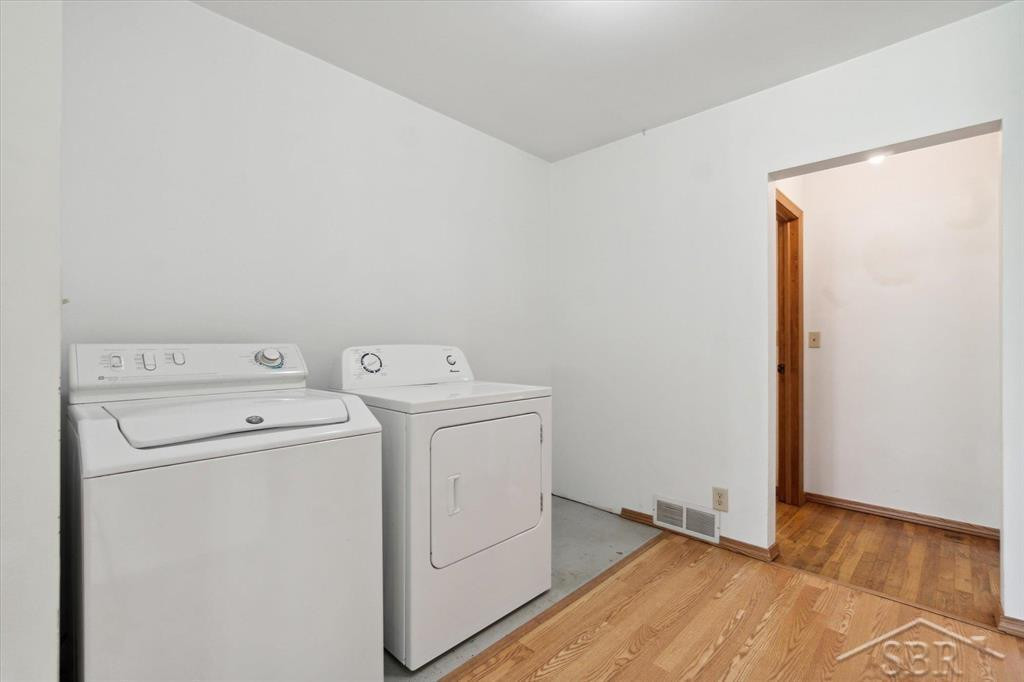 585 W Chippewa River, Midland, MI 48640 — Photo 22