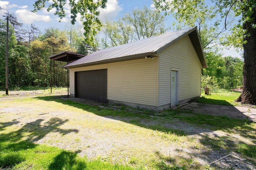 585 W Chippewa River, Midland, MI 48640 — Photo 24