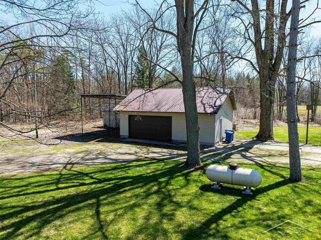 585 W Chippewa River, Midland, MI 48640 — Photo 34