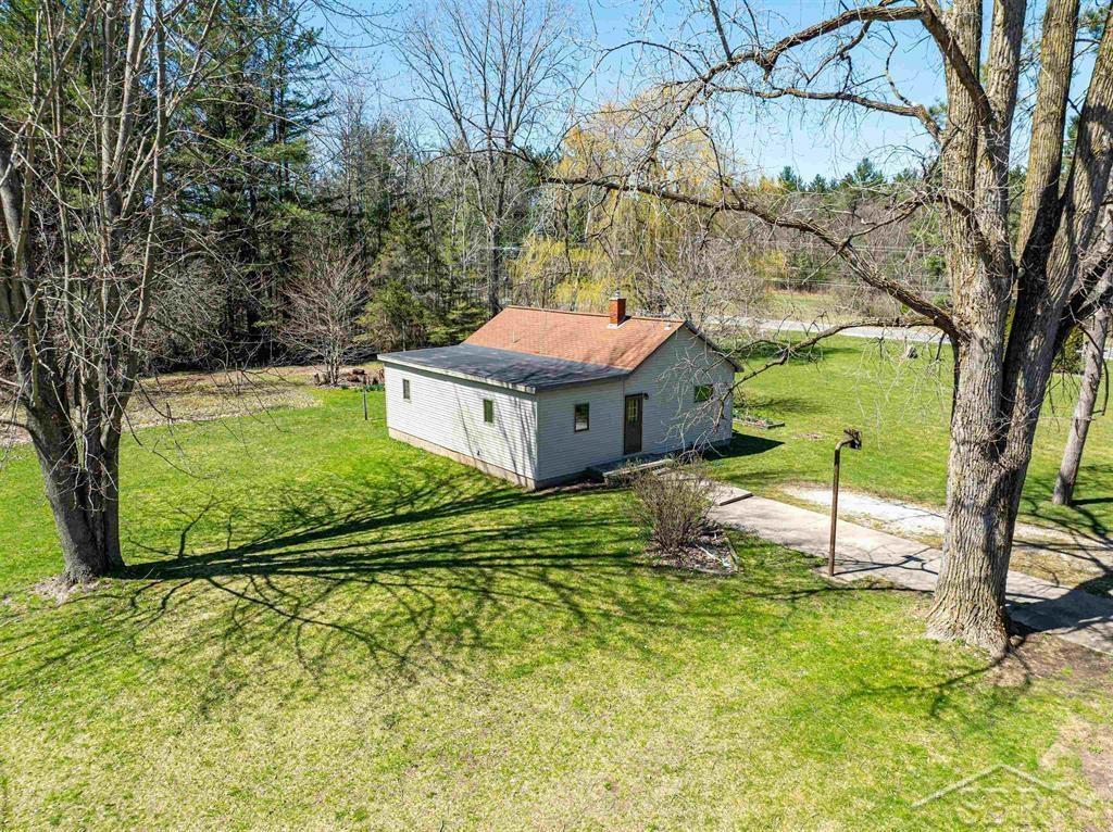 585 W Chippewa River, Midland, MI 48640 — Photo 35