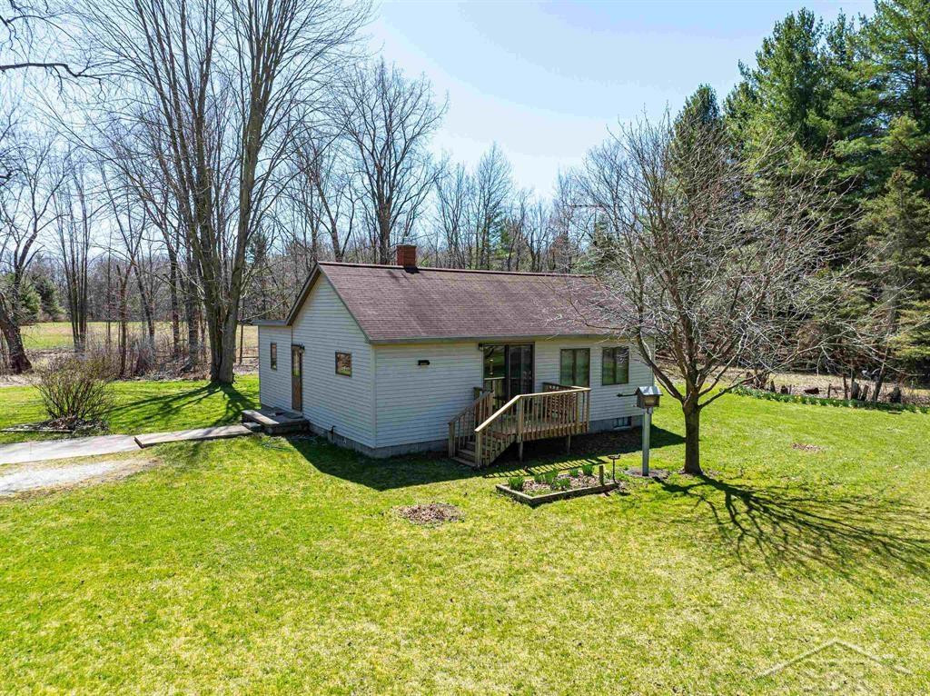 585 W Chippewa River, Midland, MI 48640 — Photo 41