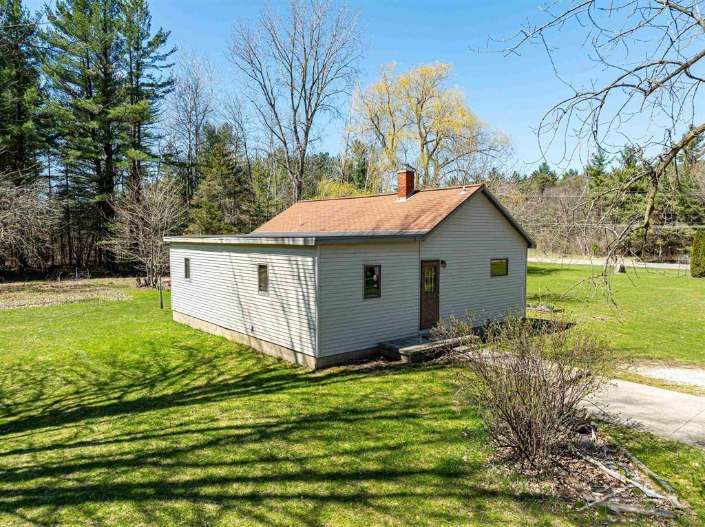585 W Chippewa River, Midland, MI 48640 — Photo 42