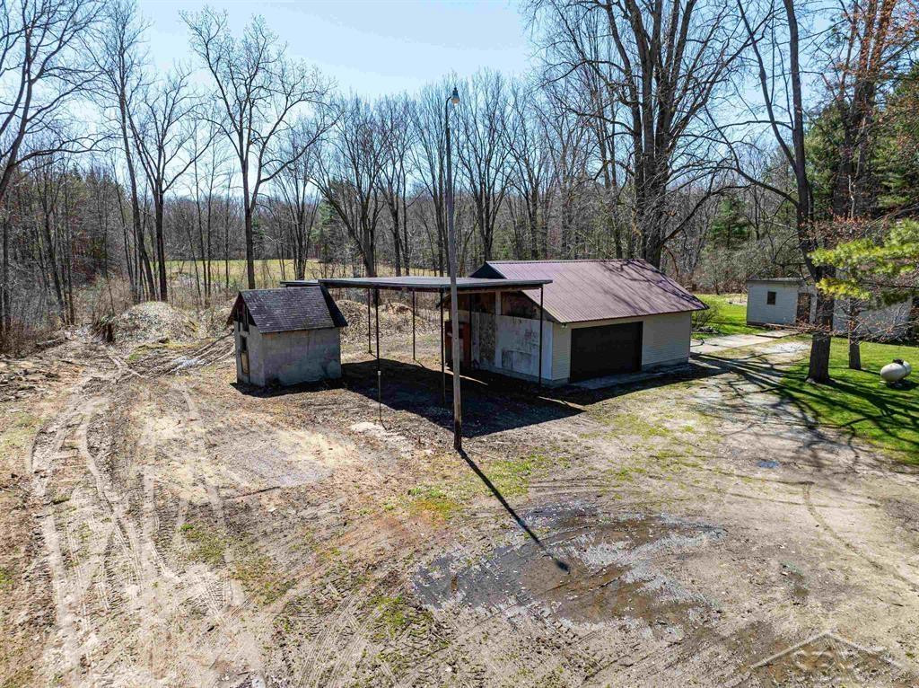 585 W Chippewa River, Midland, MI 48640 — Photo 43