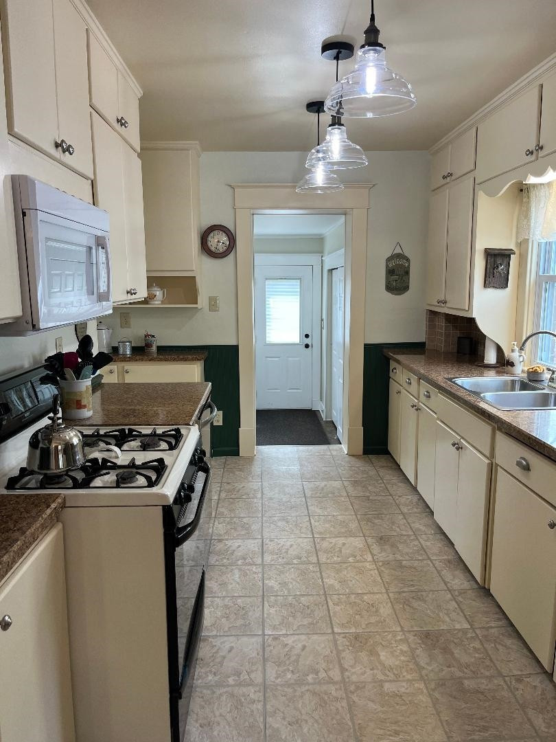 1016 Oak, MI 48449 — Photo 11