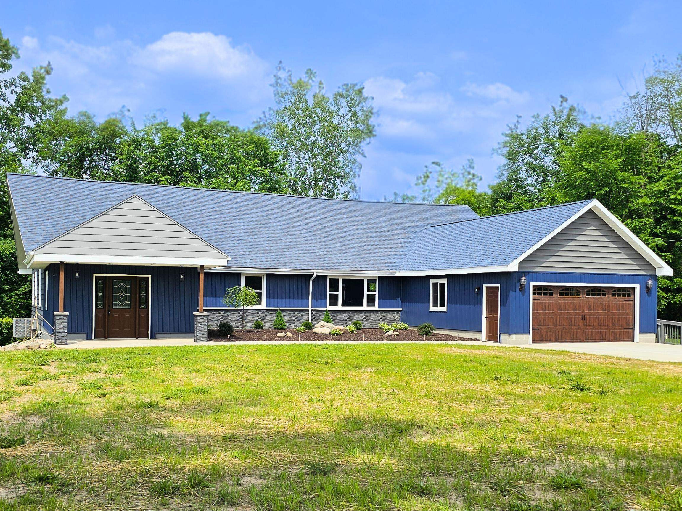 2012 Chesaning, Montrose, MI 48457 — front exterior