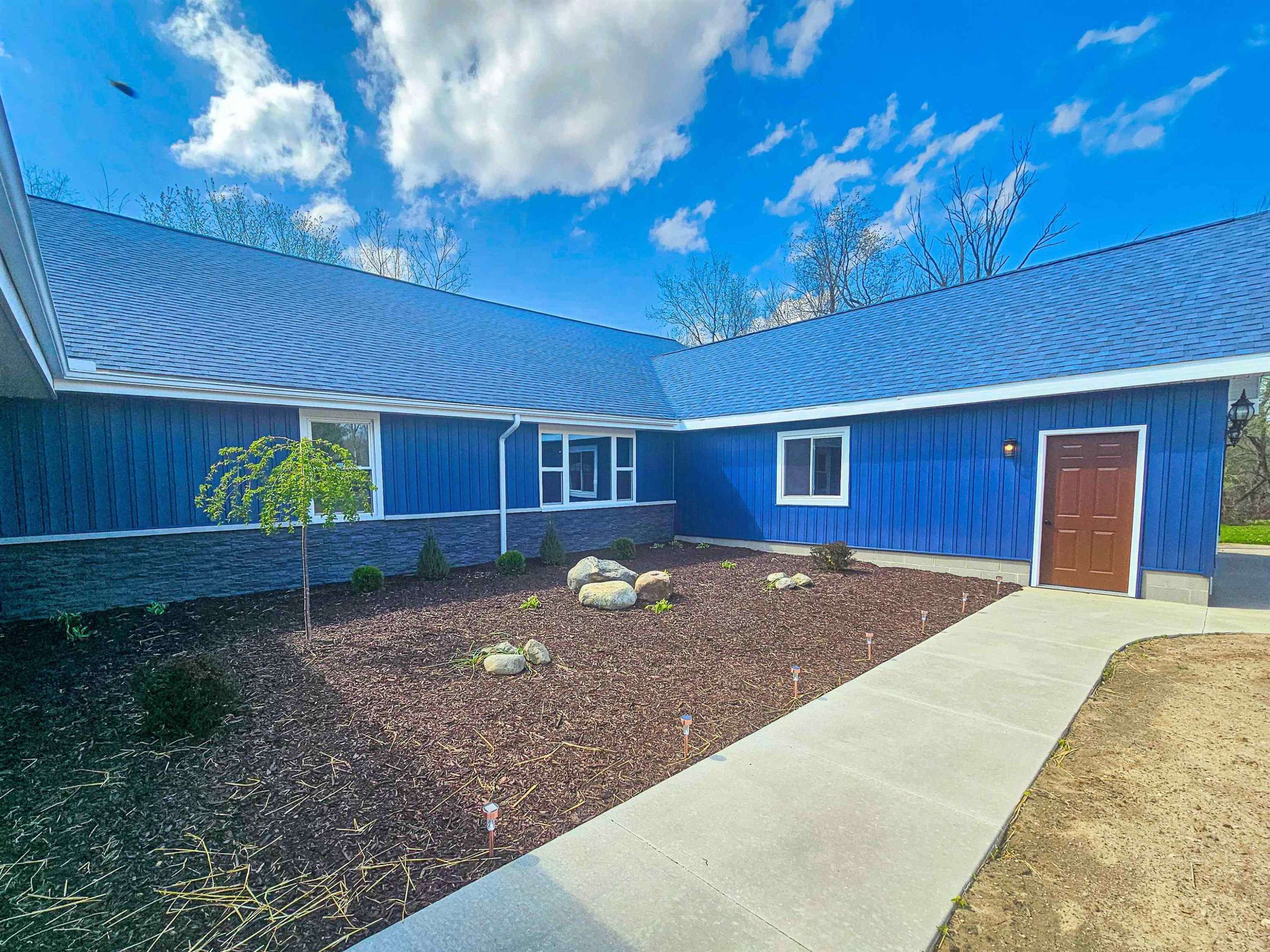 2012 Chesaning, Montrose, MI 48457 — Photo 3