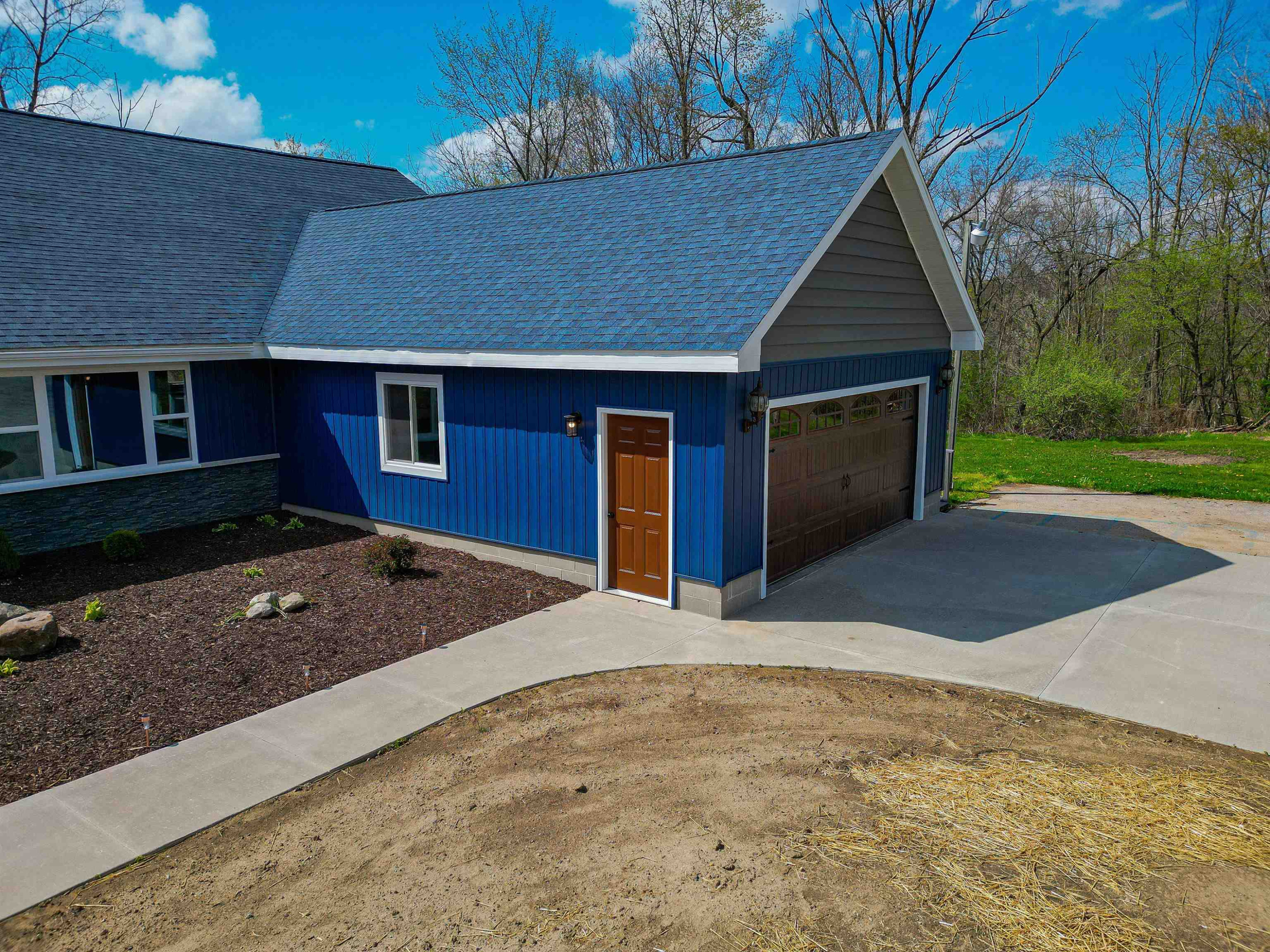 2012 Chesaning, Montrose, MI 48457 — Photo 4