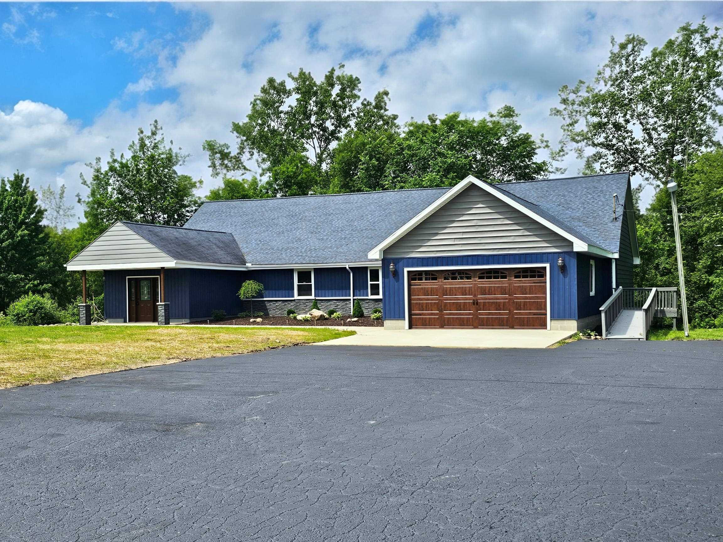 2012 Chesaning, Montrose, MI 48457 — Photo 5