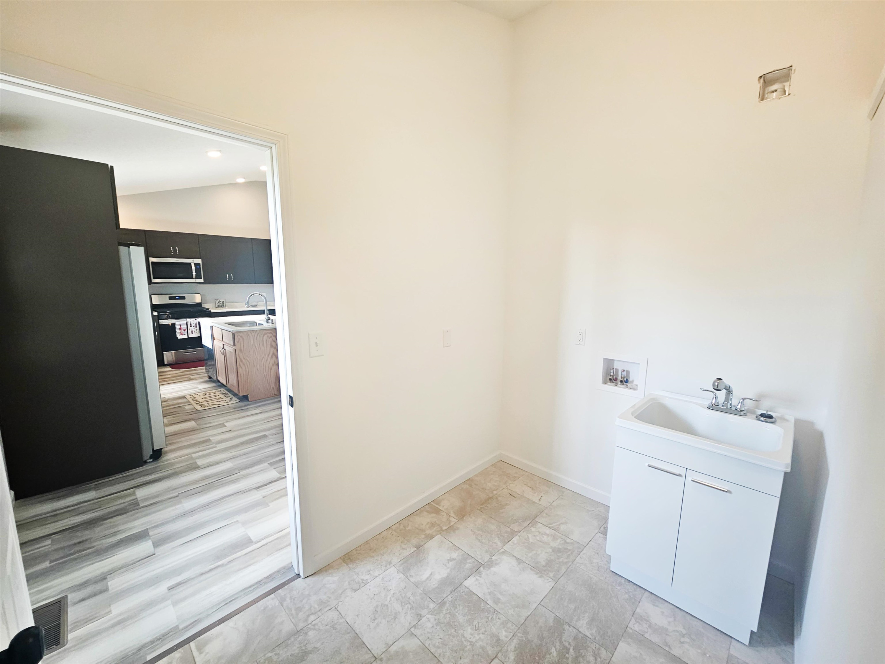 2012 Chesaning, Montrose, MI 48457 — Photo 19