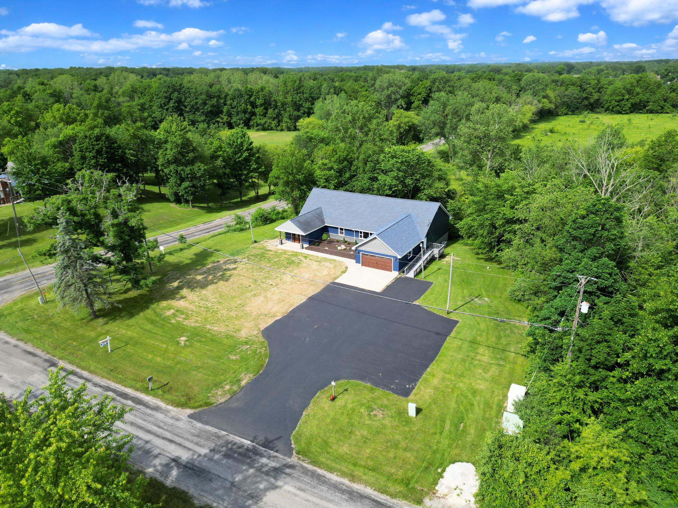2012 Chesaning, Montrose, MI 48457 — Photo 59