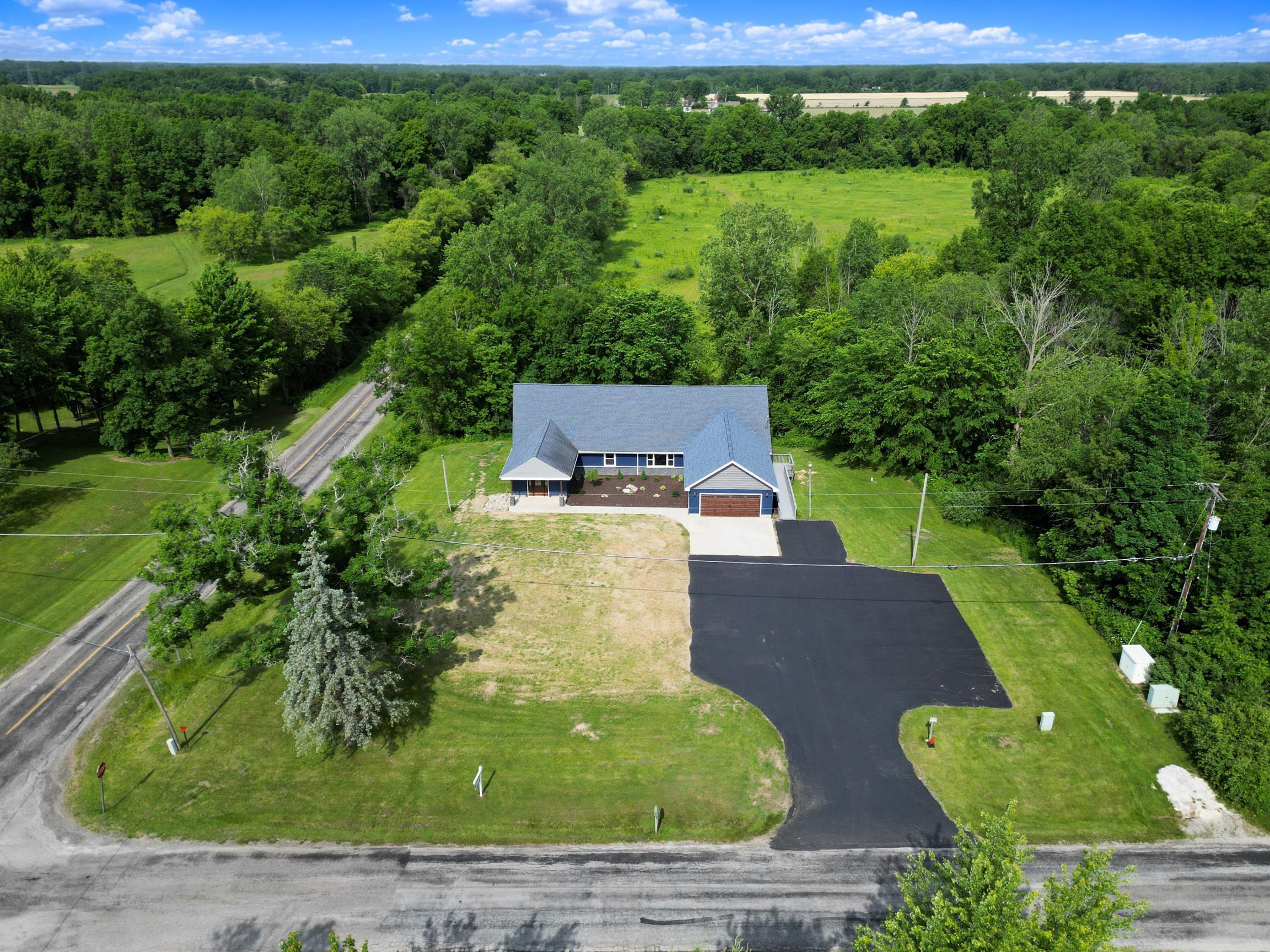 2012 Chesaning, Montrose, MI 48457 — Photo 60
