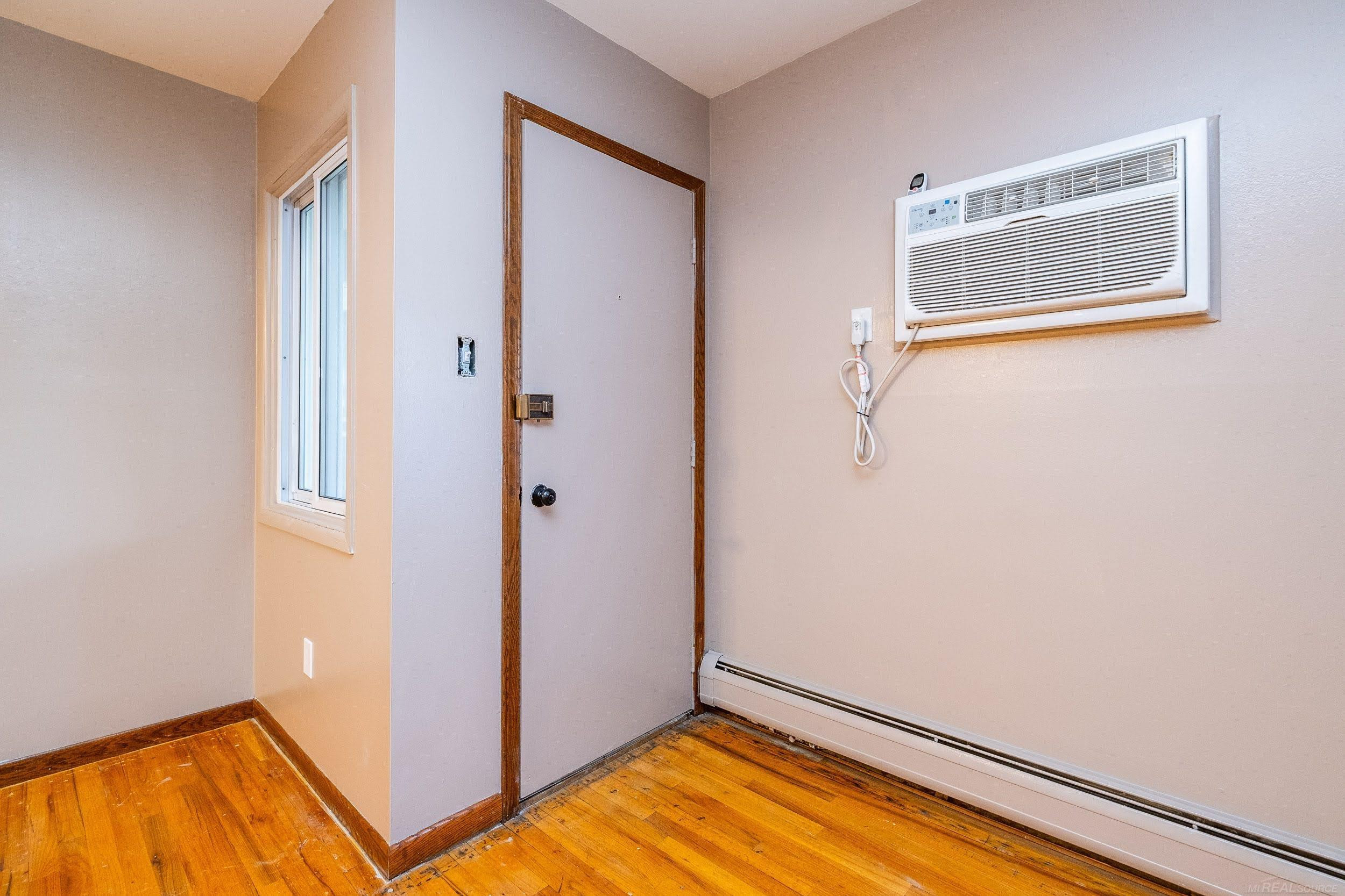 3421 Hillside Drive, 24, Royal Oak, MI 48073 — Photo 9