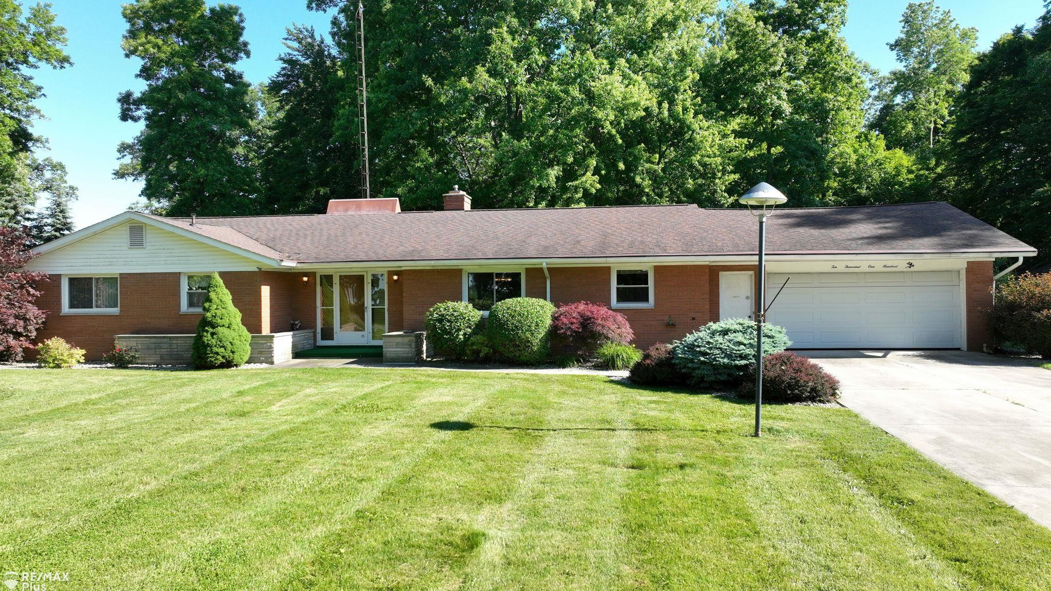 10100 Silver Creek, Frankenmuth, MI 48734 — front exterior
