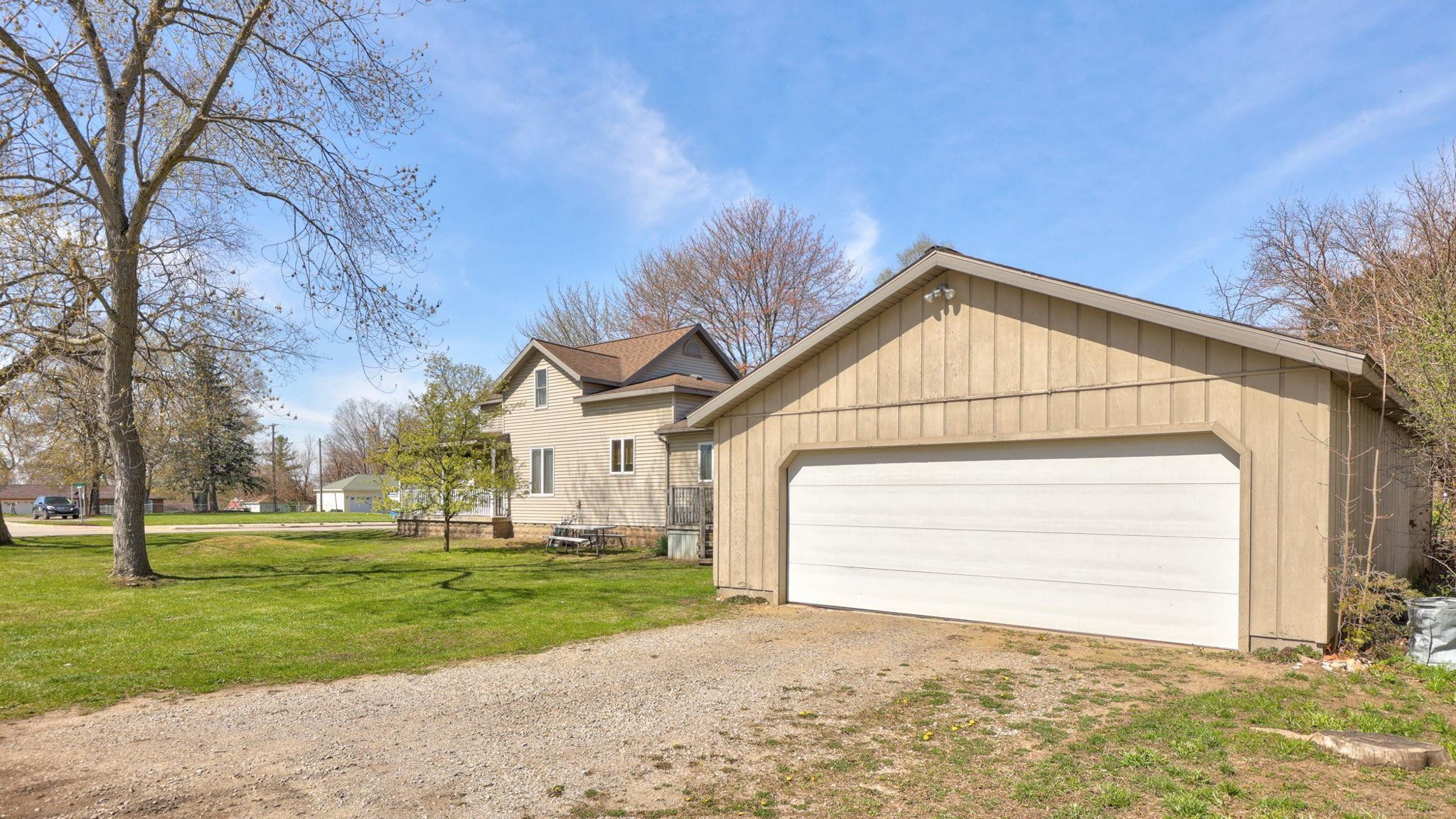 804 W Huron Avenue, Vassar, MI 48768 — Photo 38