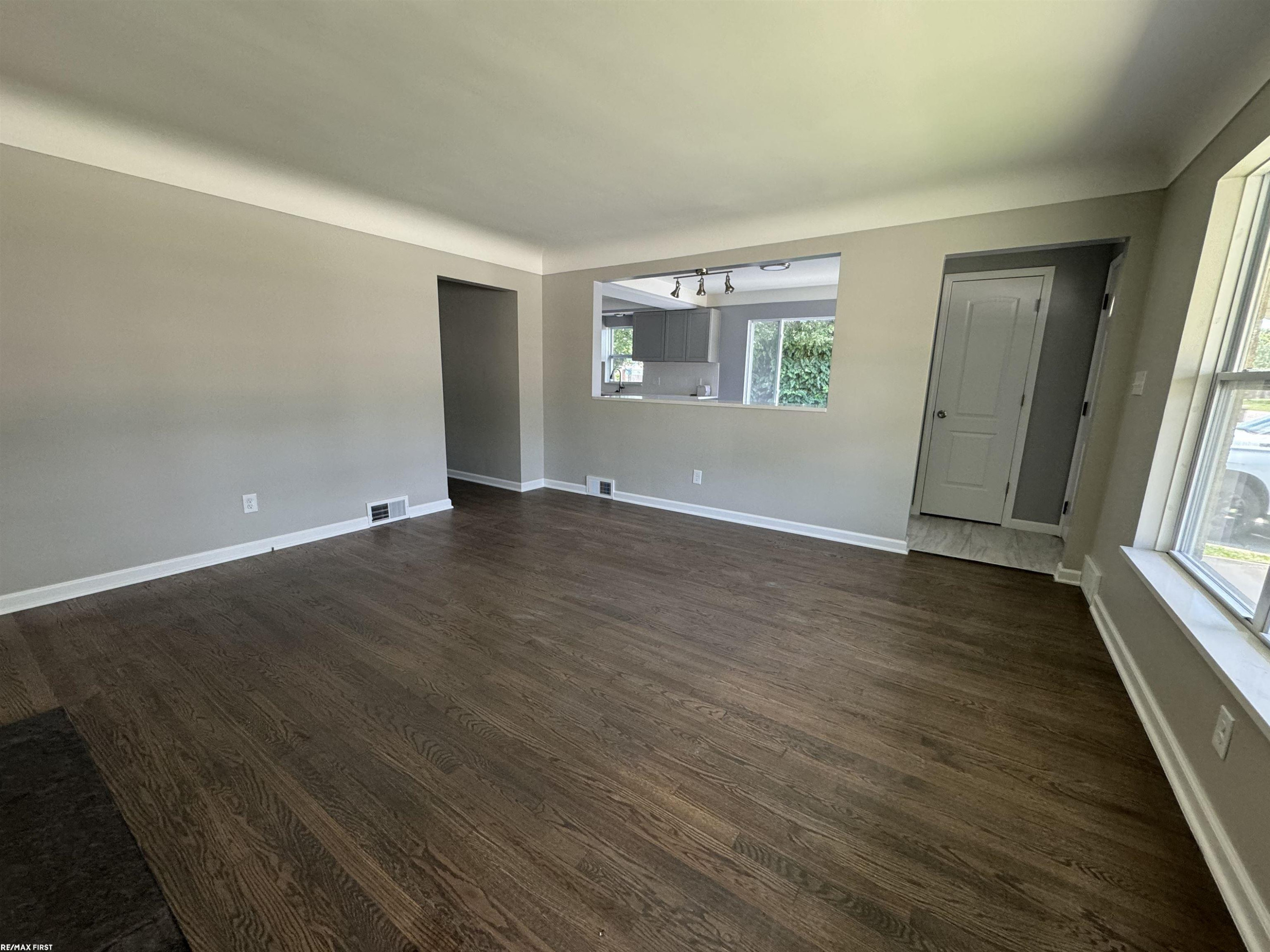 7552 Edward Avenue, Center Line, MI 48015 — Photo 12