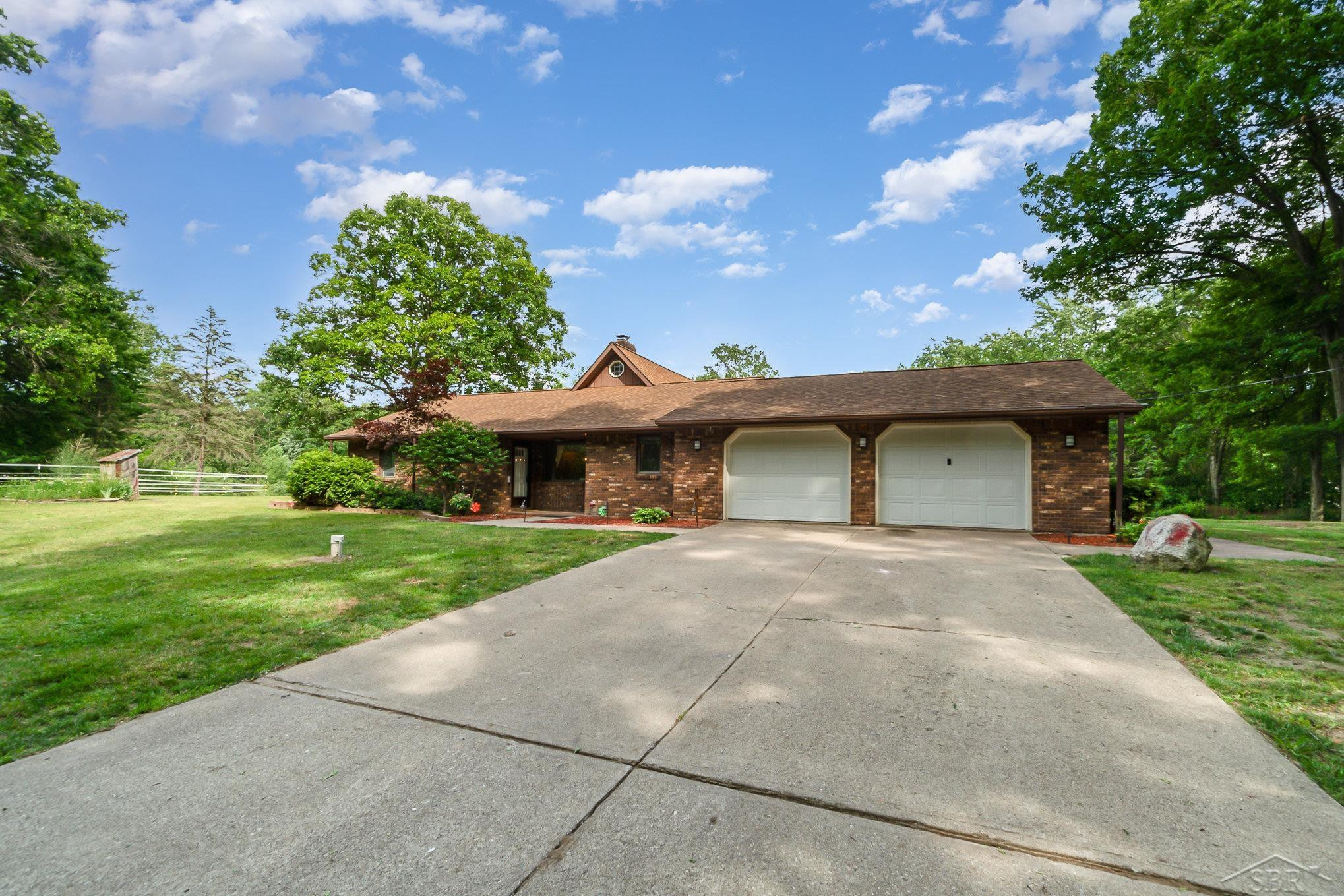 10305 S Raucholz Road, Saint Charles, MI 48655 — Photo 2