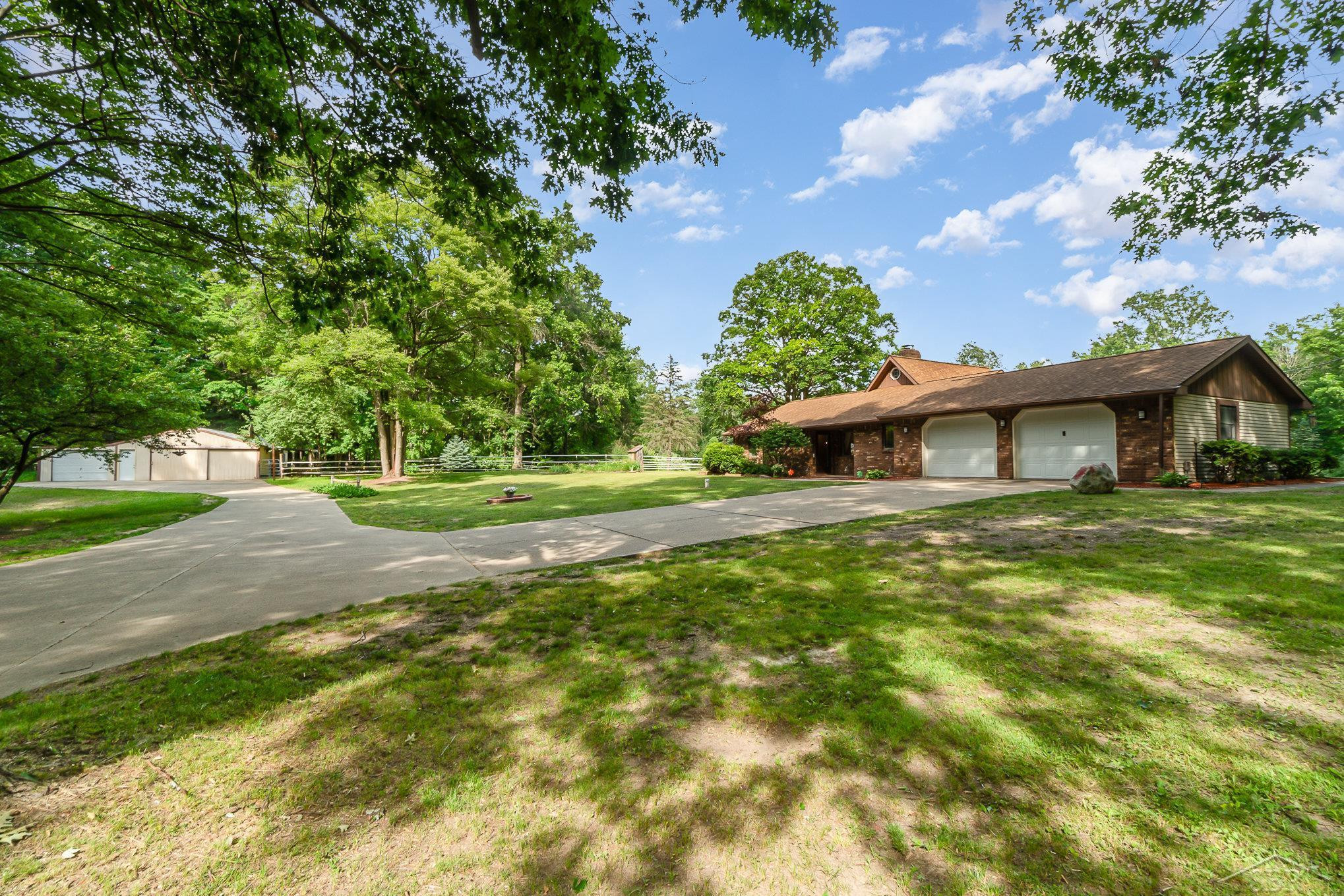 10305 S Raucholz Road, Saint Charles, MI 48655 — Photo 3