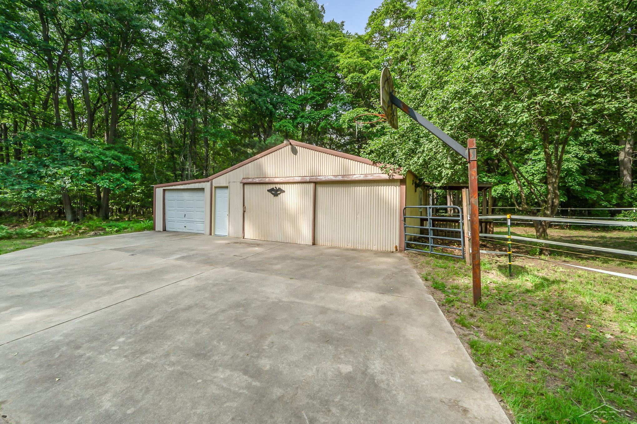 10305 S Raucholz Road, Saint Charles, MI 48655 — Photo 36