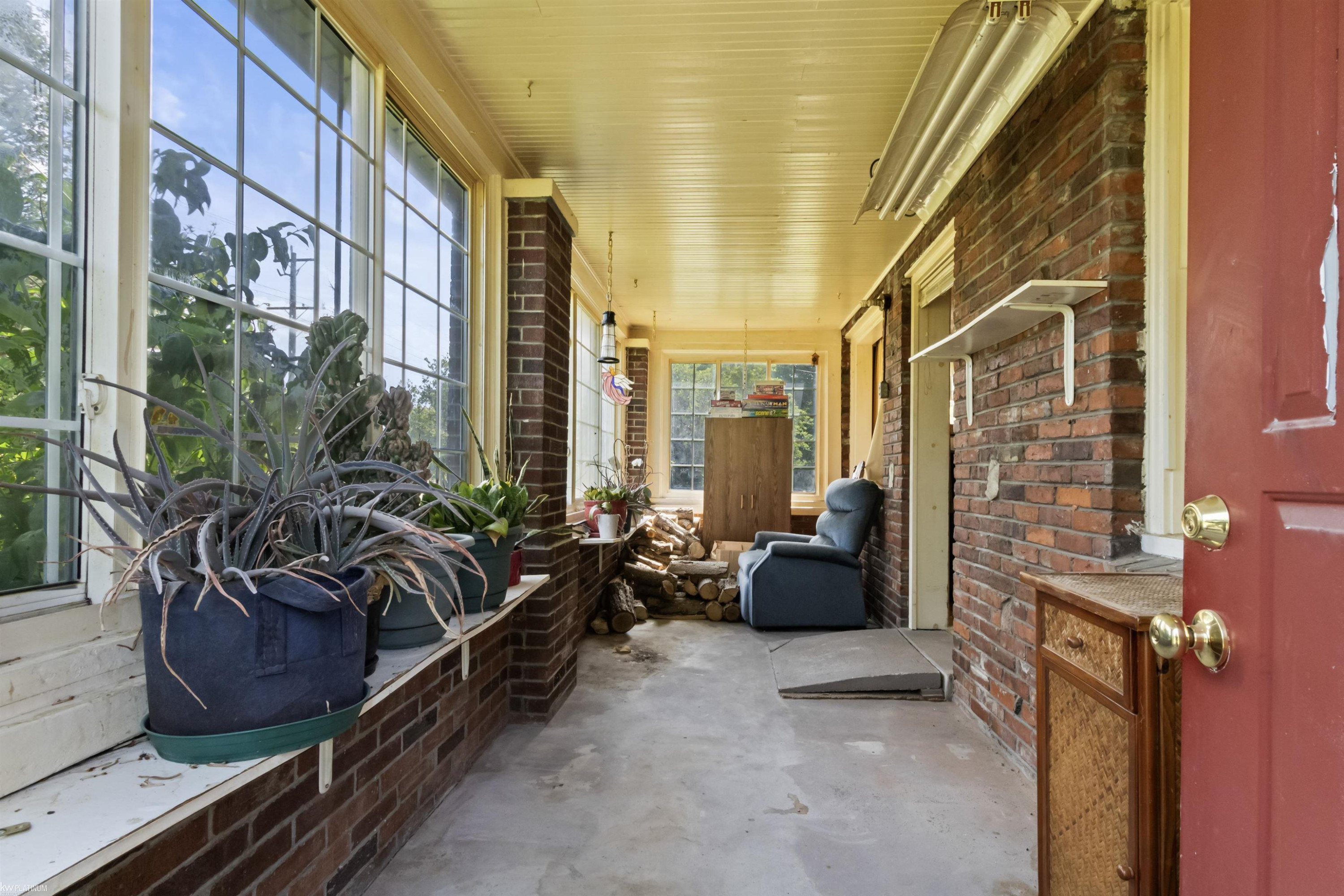 9756 Gratiot Avenue, MI — Photo 4