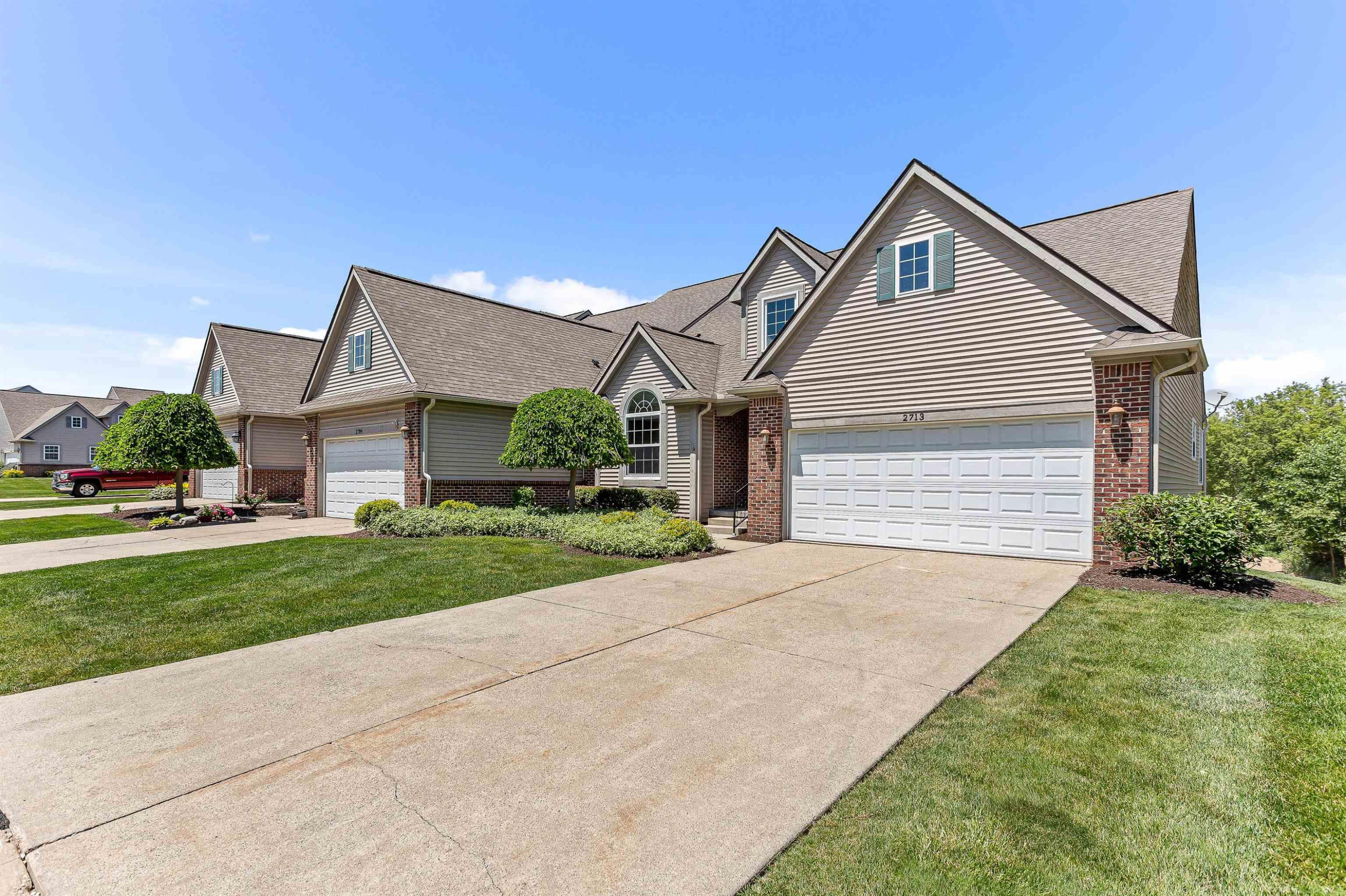 2713 Aralia, Howell, MI 48855 — Photo 2