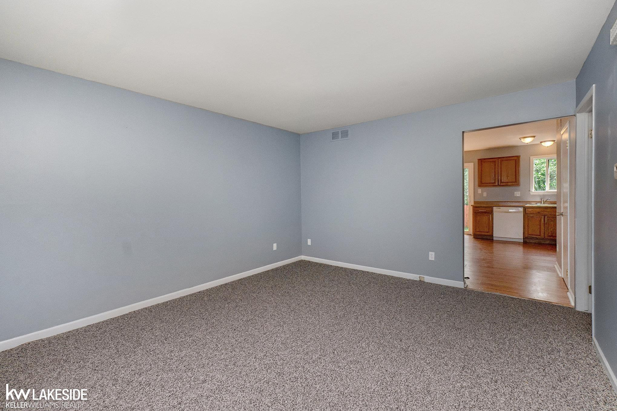 37334 Matthew Court, Clinton Twp, MI 48036 — Photo 4